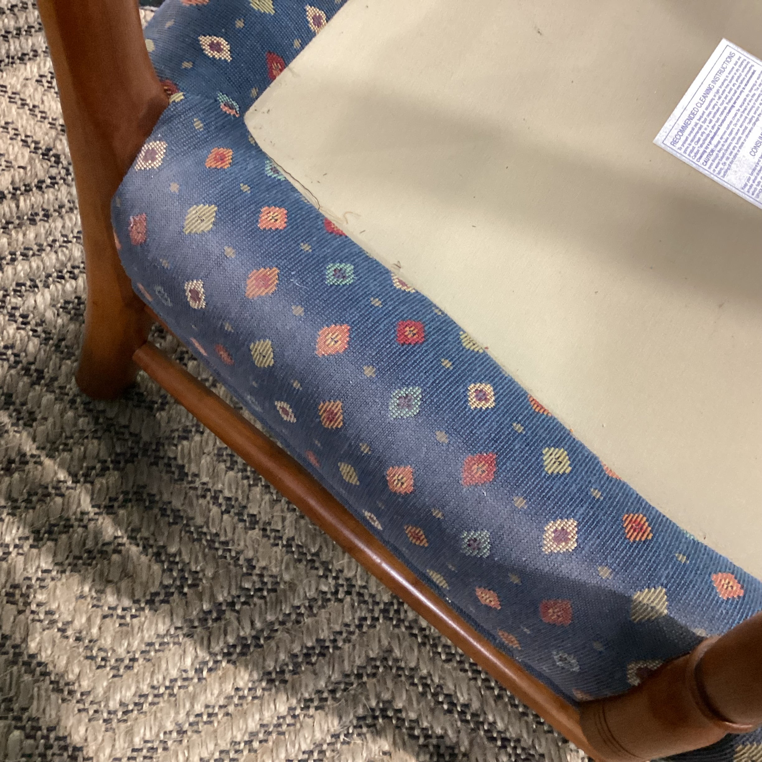 Hickory Chair NC Wood Ladder Back Blue Red Gold Diamond Pattern Upholstery Chair 27"x 26"x 44"