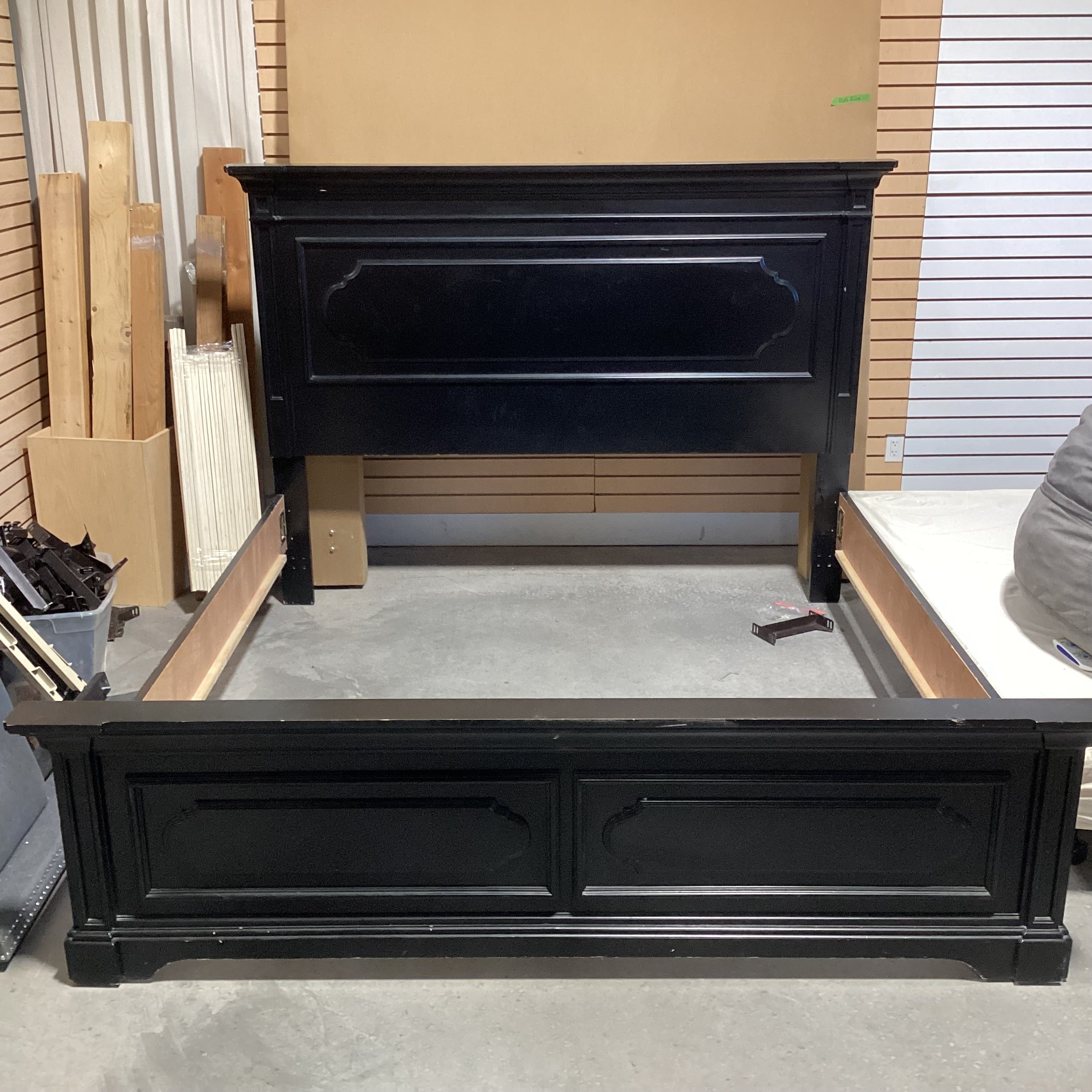 KING Black Finish Laminate Particle Wood Panel Detail Bed Set 83.5"x 87"x 60"