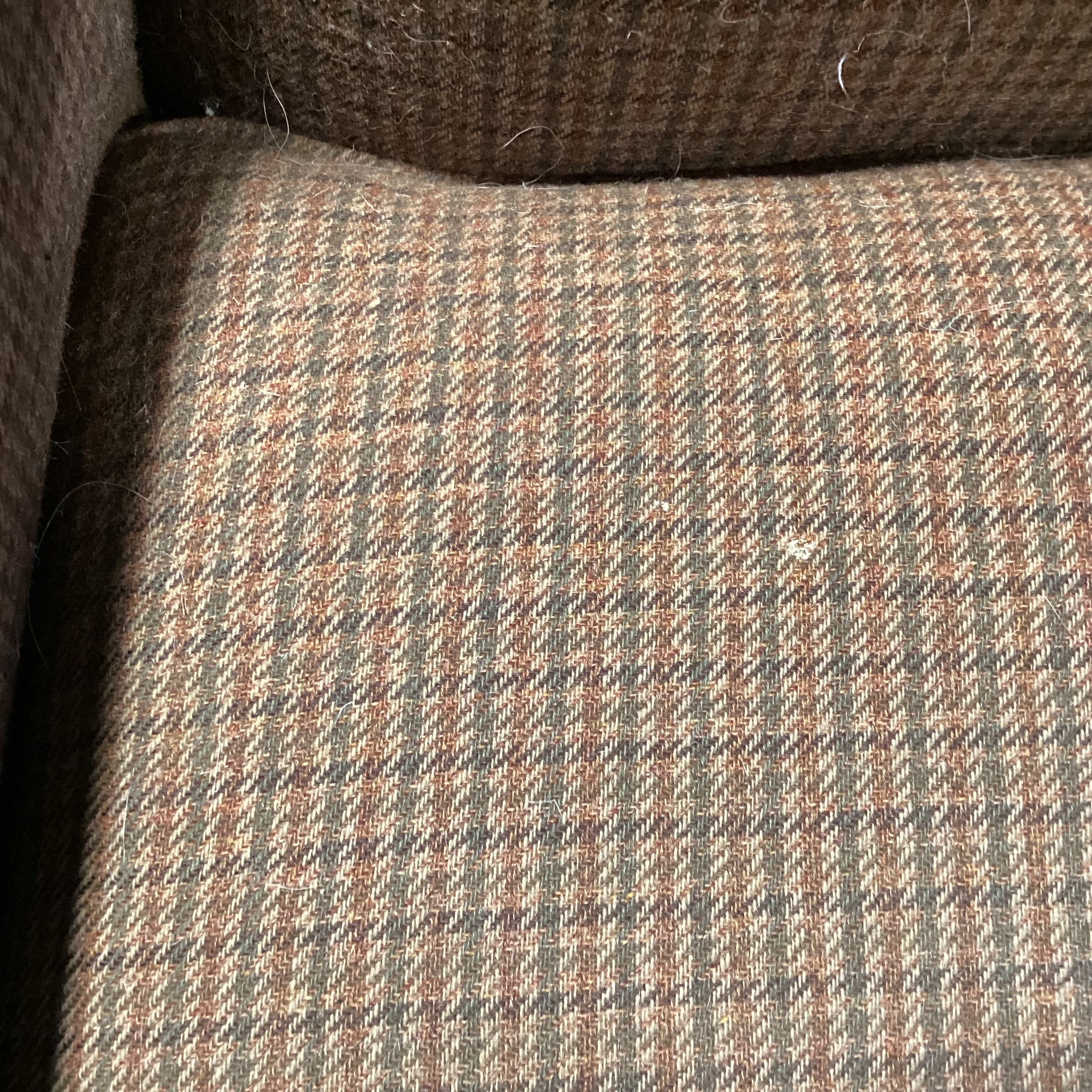 Old Hickory Brown Houndstooth Wool Blend & Log Winged Chair 39"x 32"x 39"