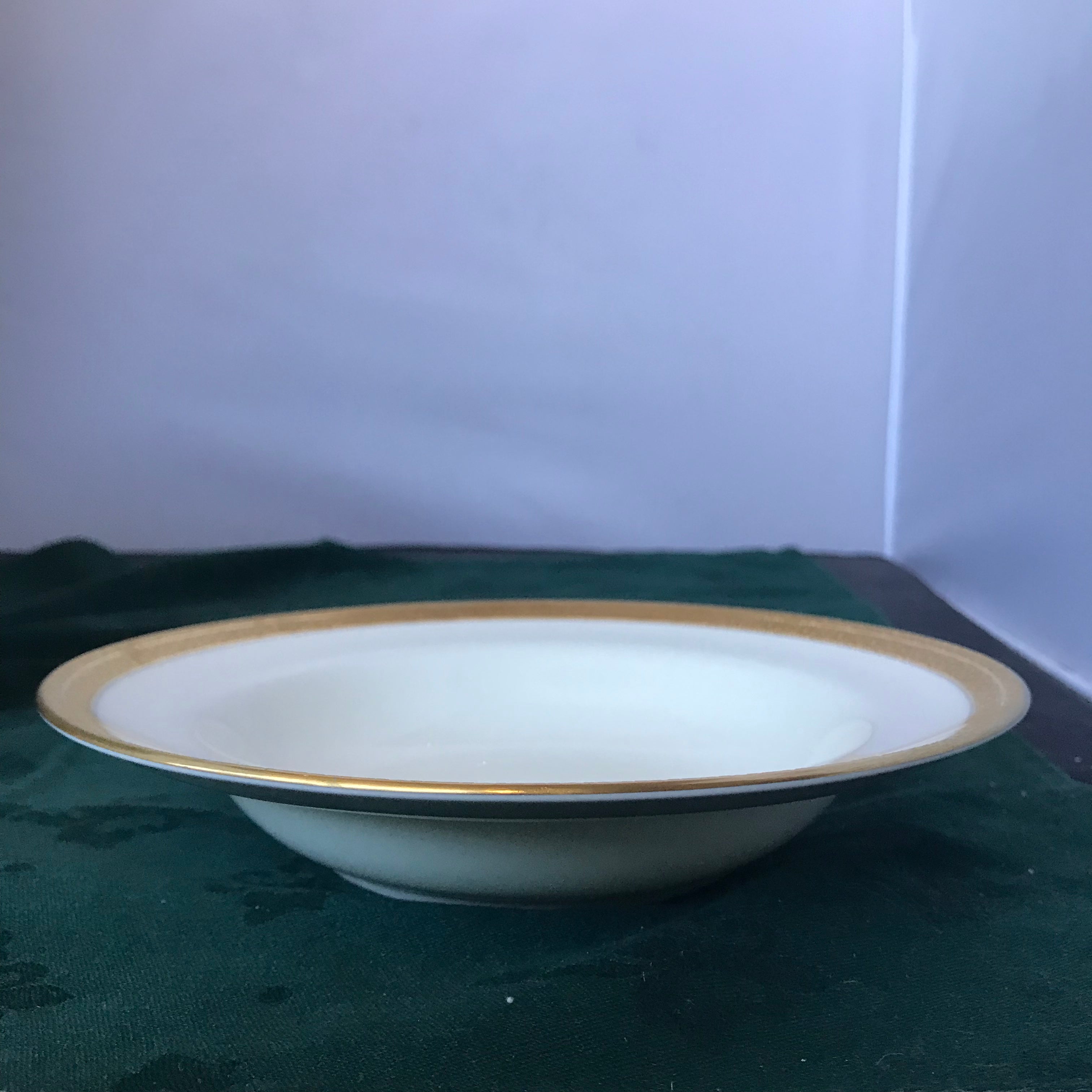 Set of 18 vintage Royal Doulton "Royal Gold" #4980 8" Soup Bowls
