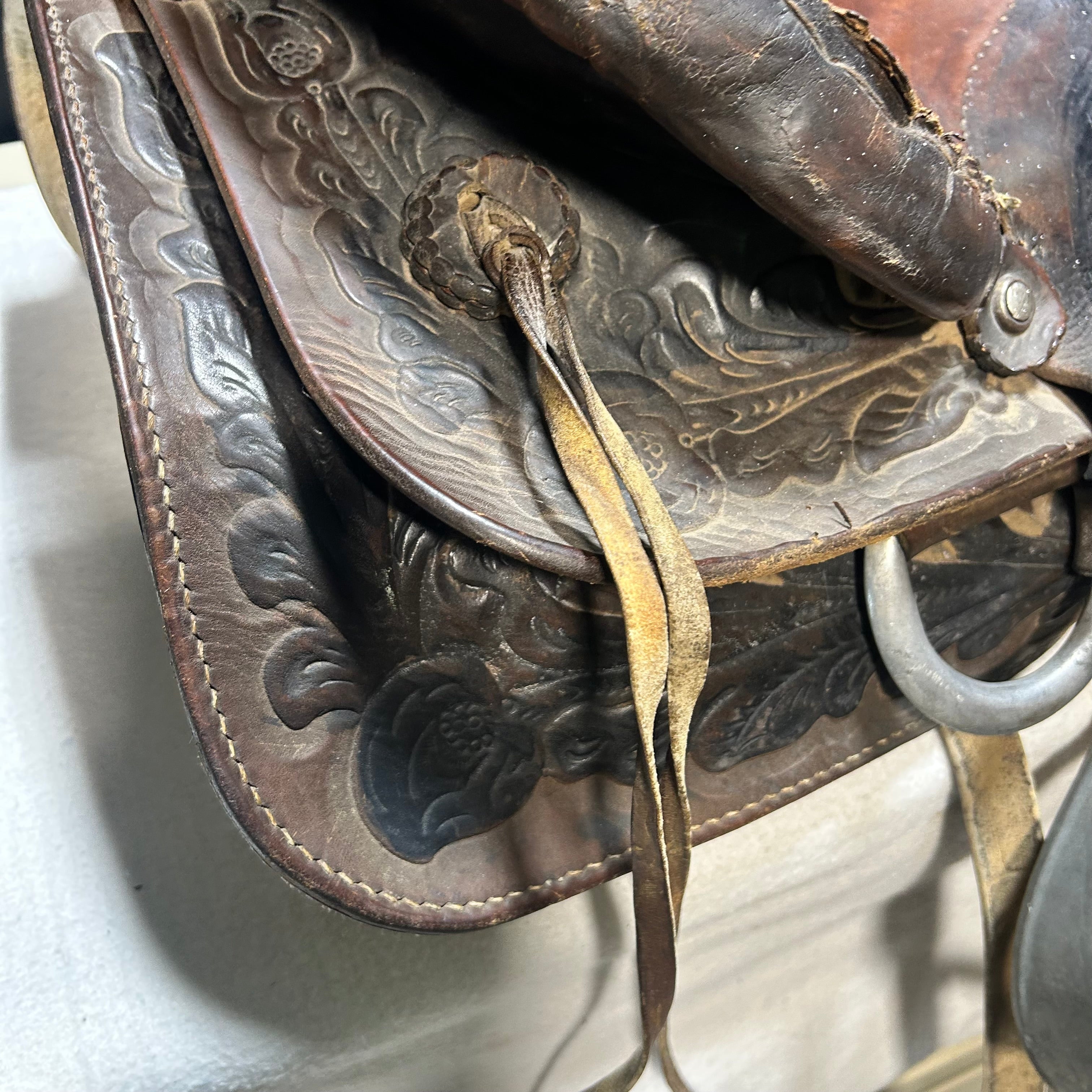 Vintage Traditional Western Leather Saddle 18"x 21"