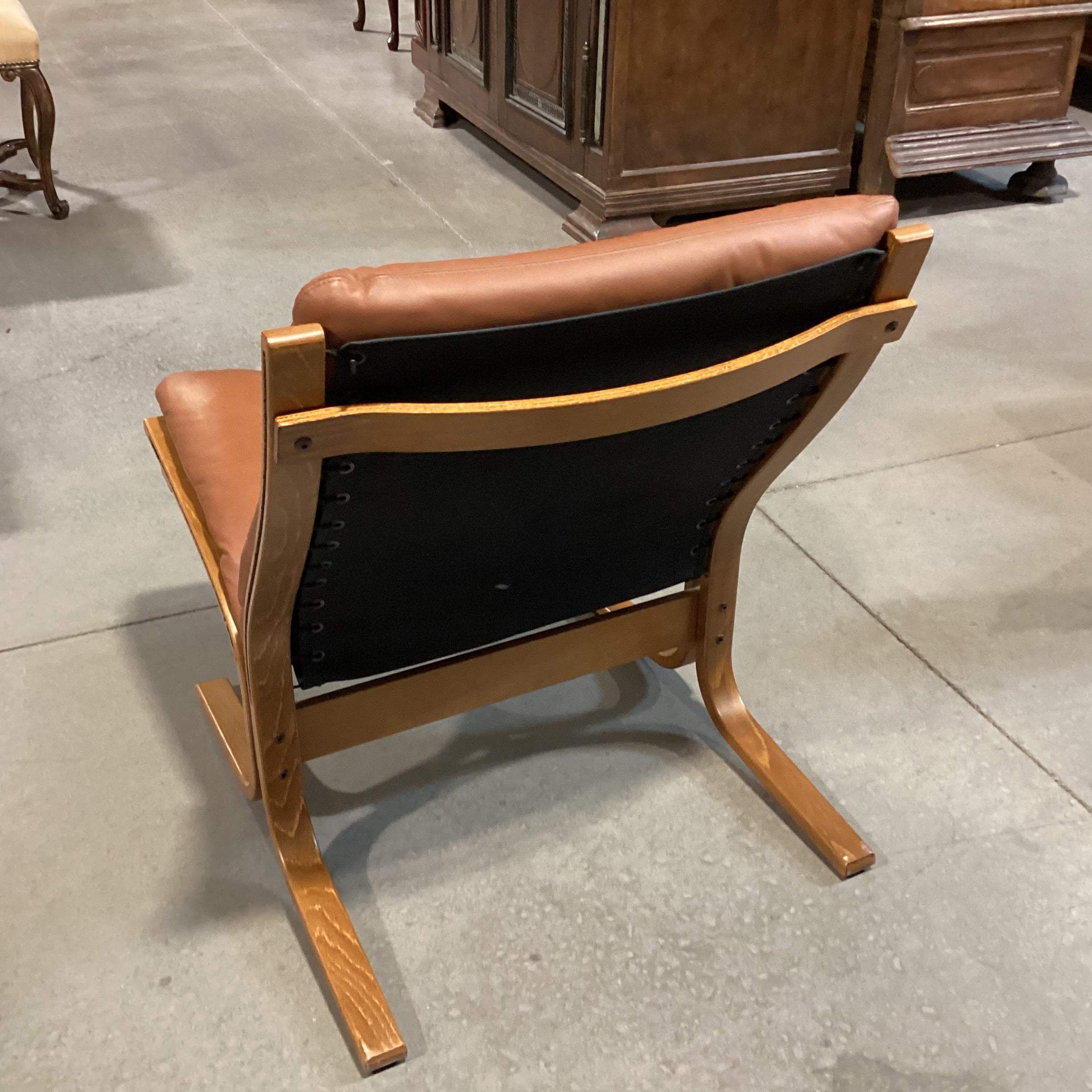 Westnofa Siesta Made in Norway Mid Century Tan Leather & Teak Lounge Chair 27"x 29"x 35"