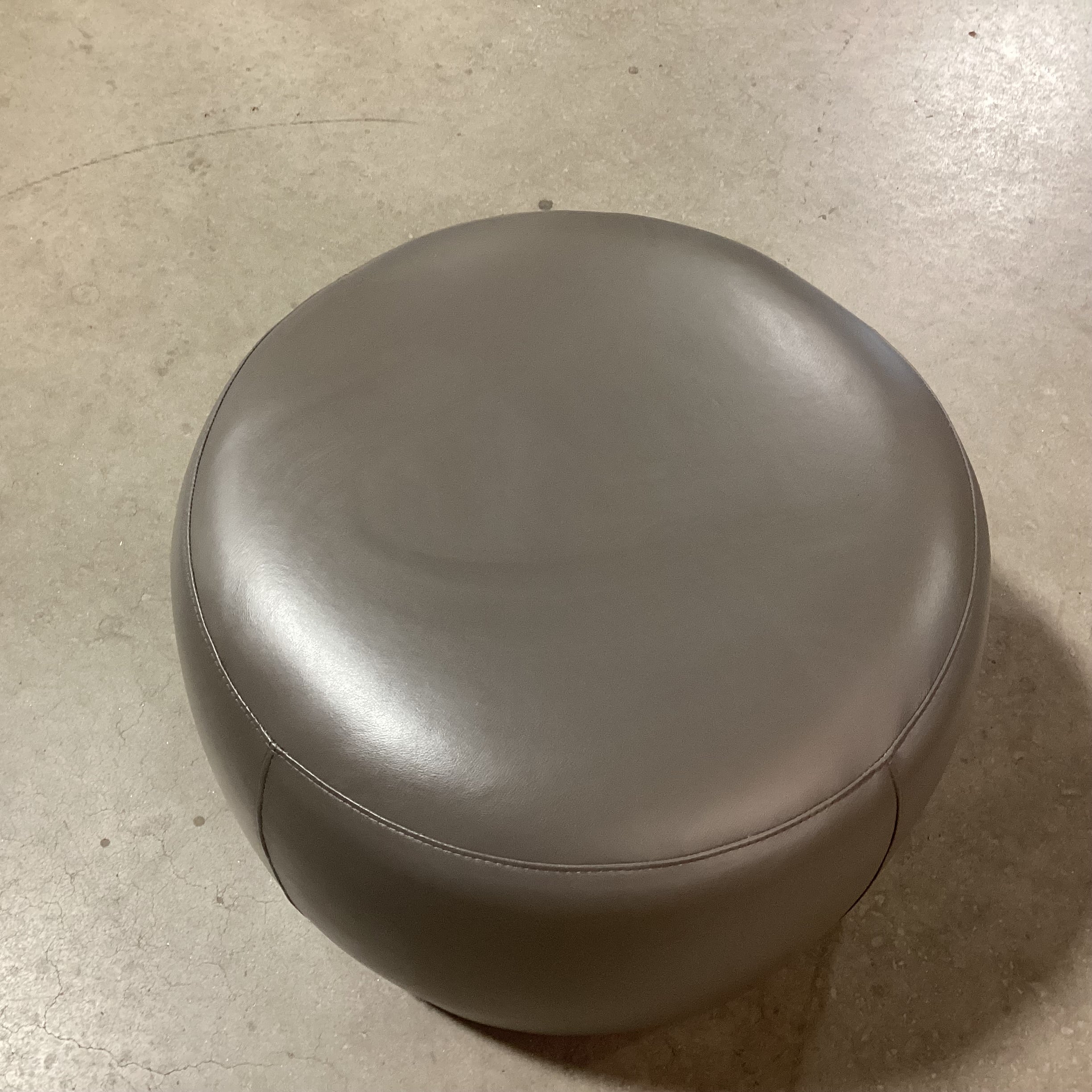 American Leather Room & Board Round on Casters Grey Leather Ottoman 22" DIameter x 16"
