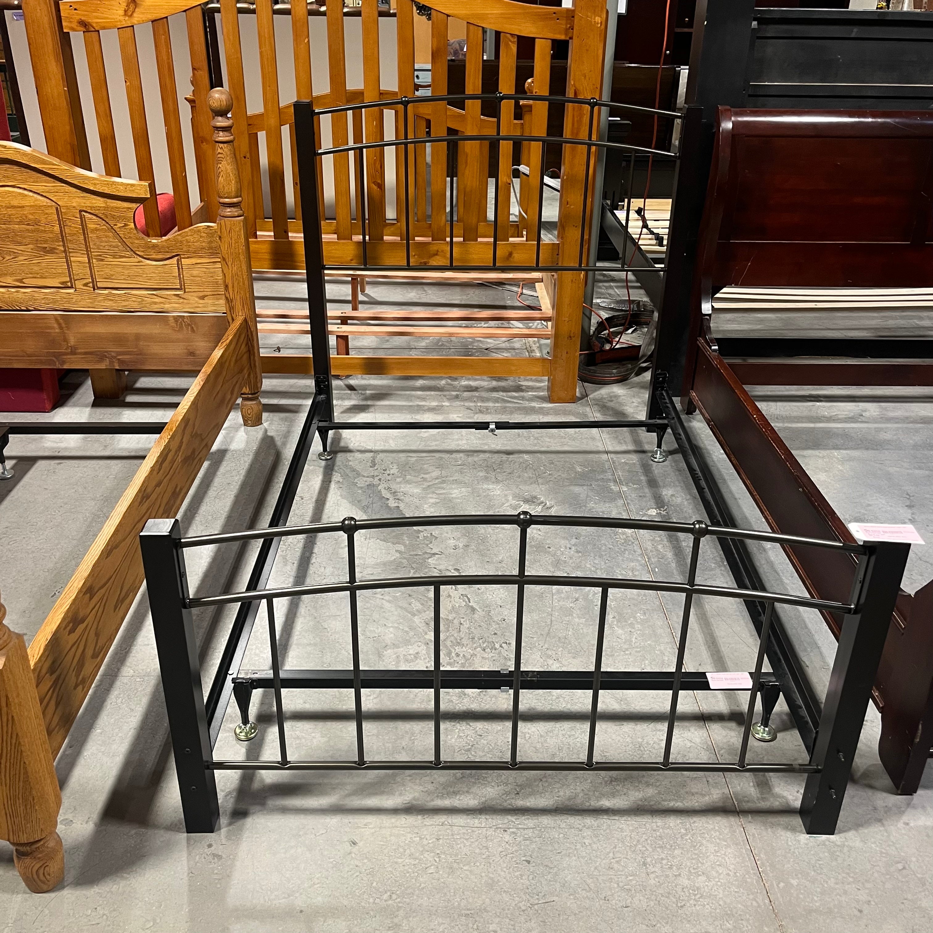 FULL Black Metal Bed Set 54.5"x 81"x 50"