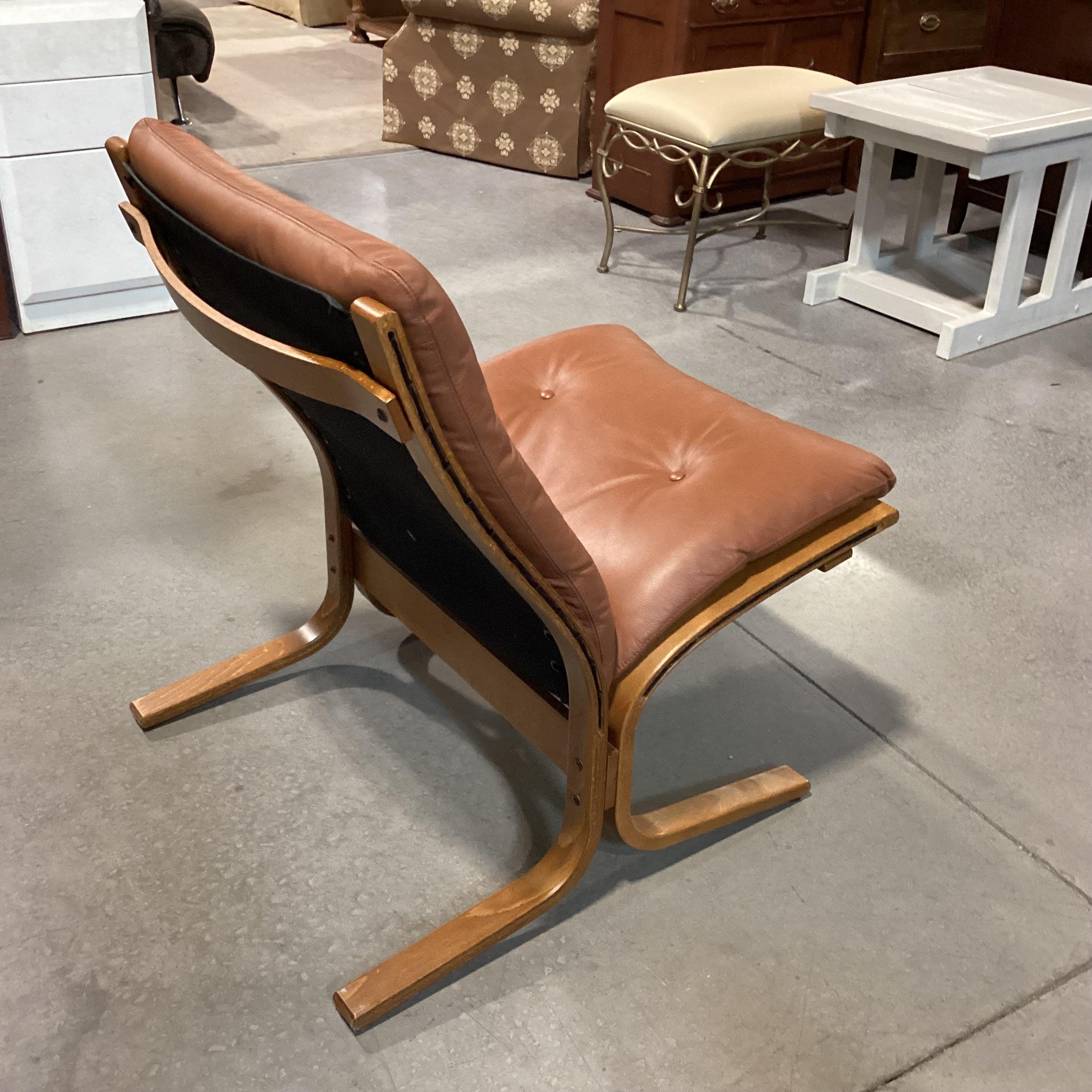 Westnofa Siesta Made in Norway Mid Century Tan Leather & Teak Lounge Chair 27"x 29"x 35"