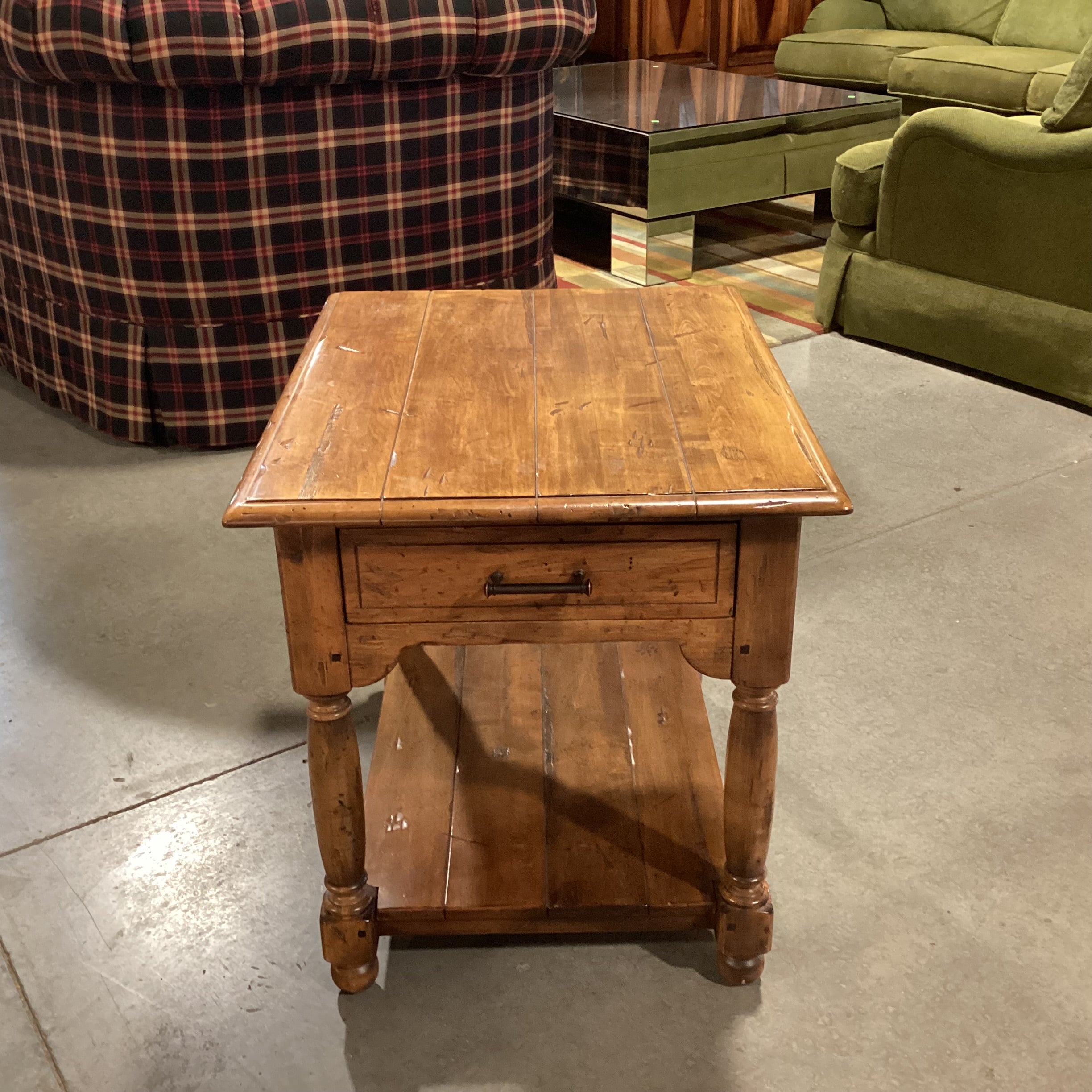 Ethan Allen Distressed Carved Wood 1 Drawer Bottom Shelf End Table 22"x 28"x 25"
