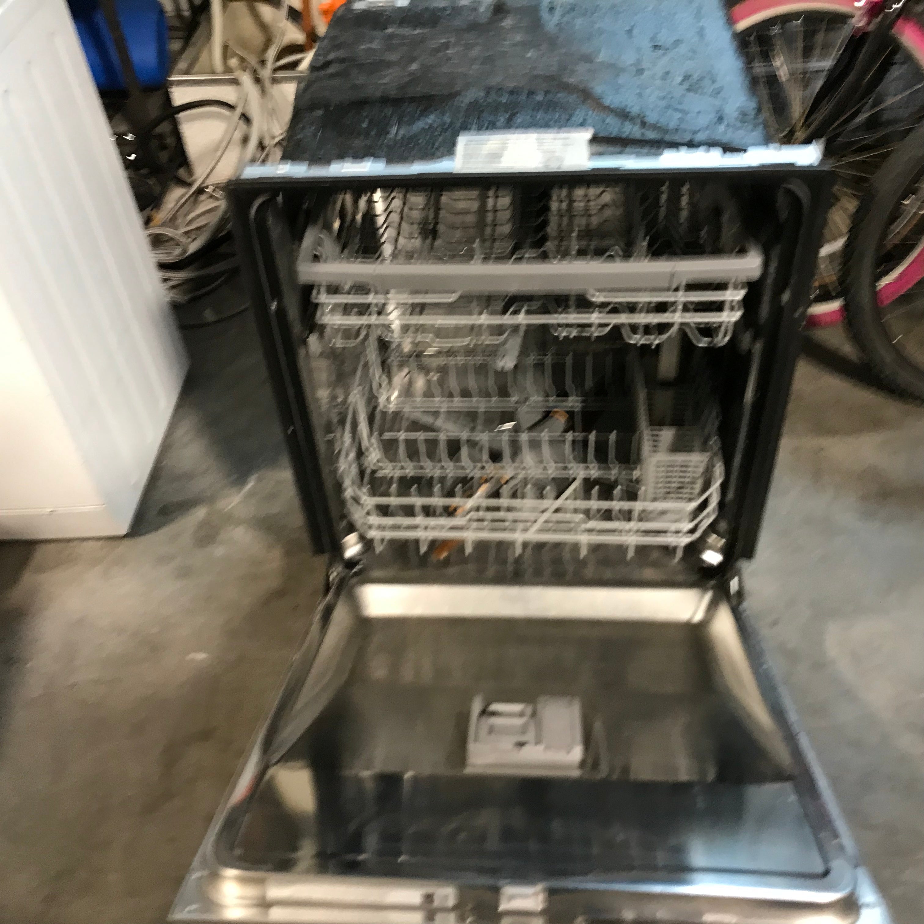 LG Stainless Steel Dishwasher 24"x 25"x 34"