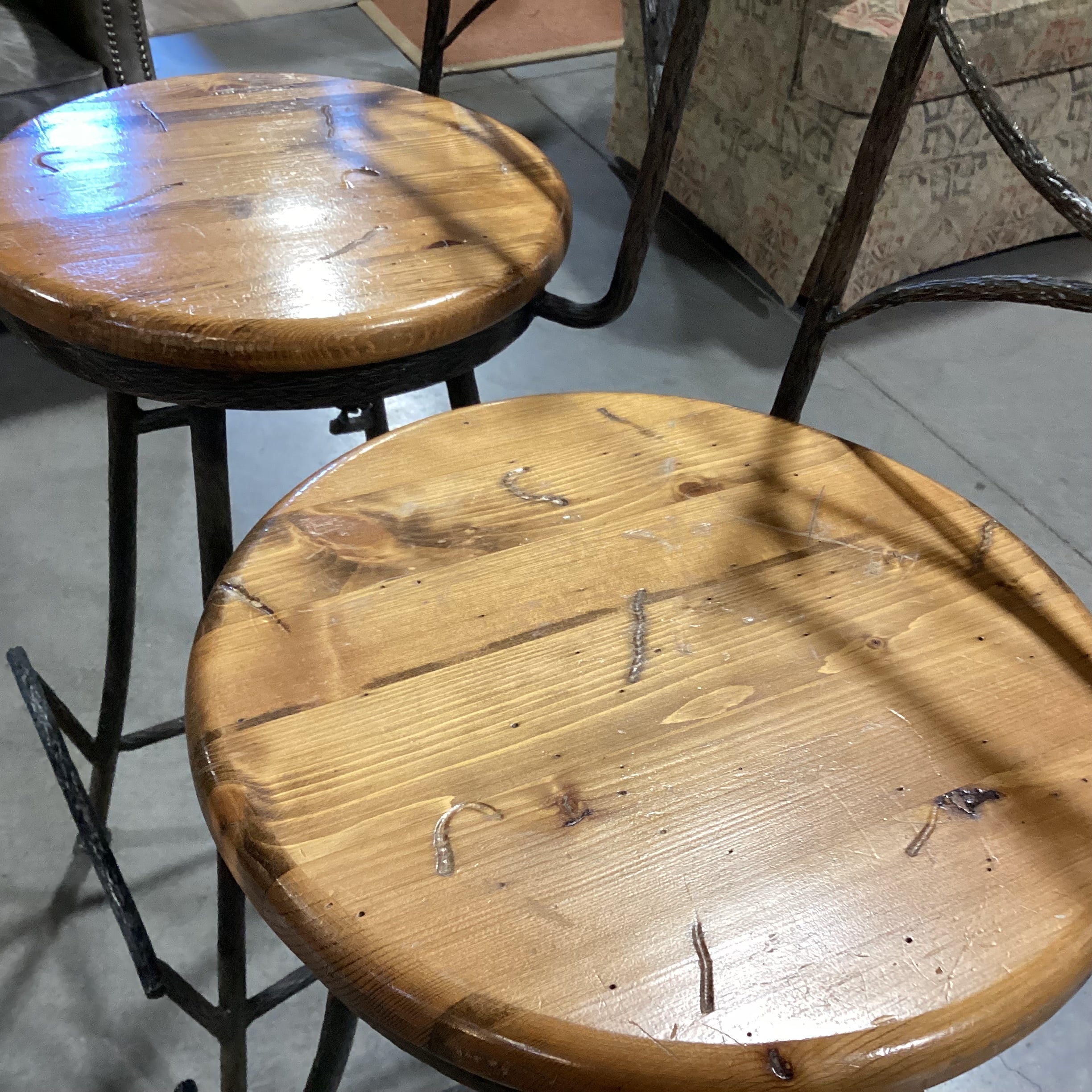SET of 4 Pinecone & Branch Iron Solid Wood Swivel Seat Barstools 31"
