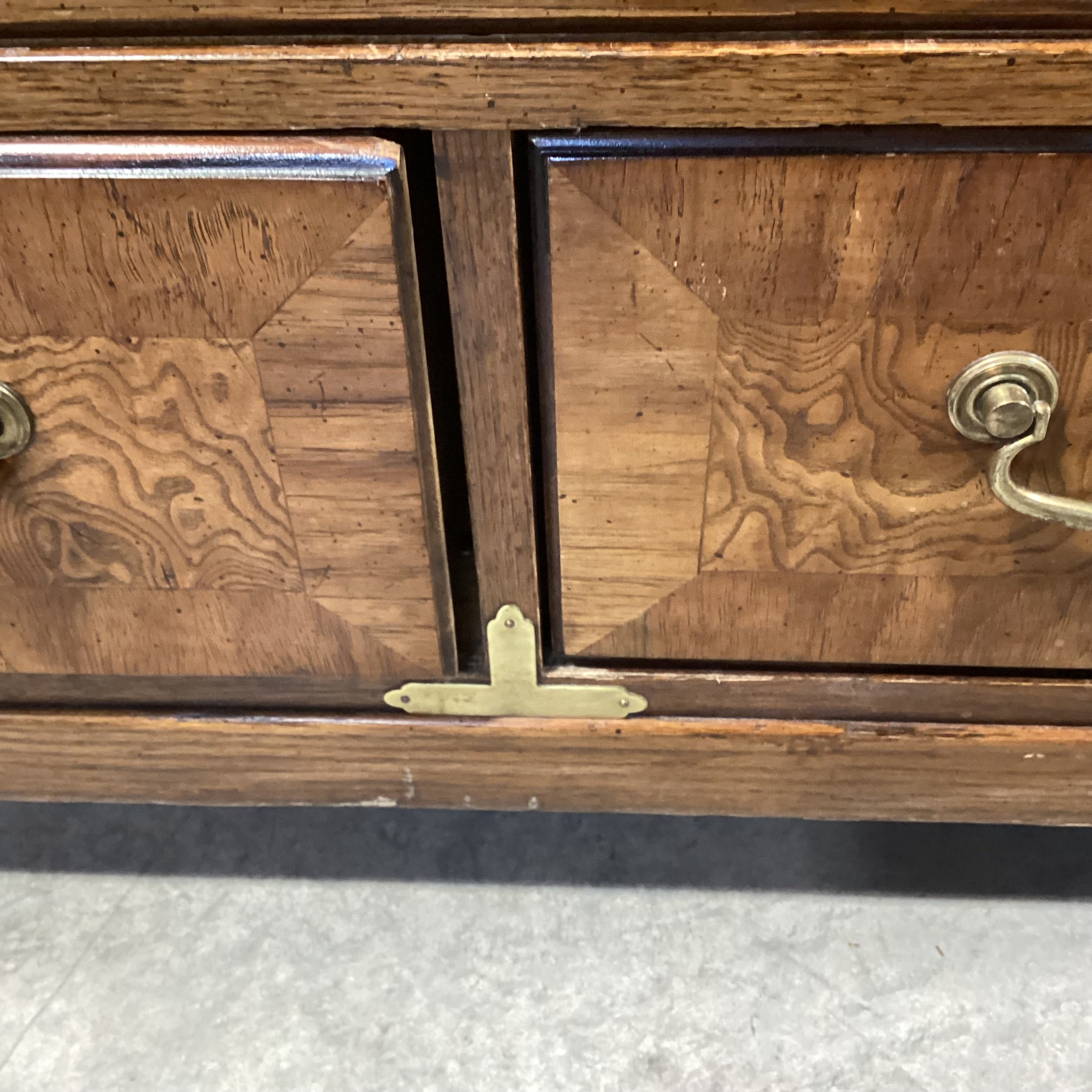 Vintage Lane Campaign Style Wood & Burl Veneer 8 Drawer with Brass Accent & Glass Top Dresser 64"x 19"x 30"