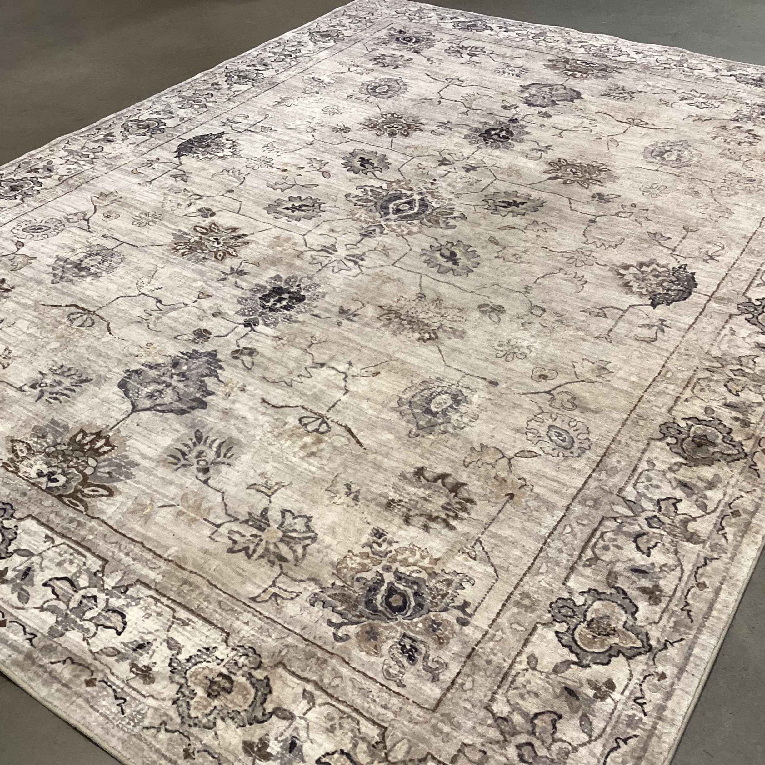 Persian Blooms Ultra Soft Faux Fur Ivory Grey & Taupe Rug 7'3"x 9'10"
