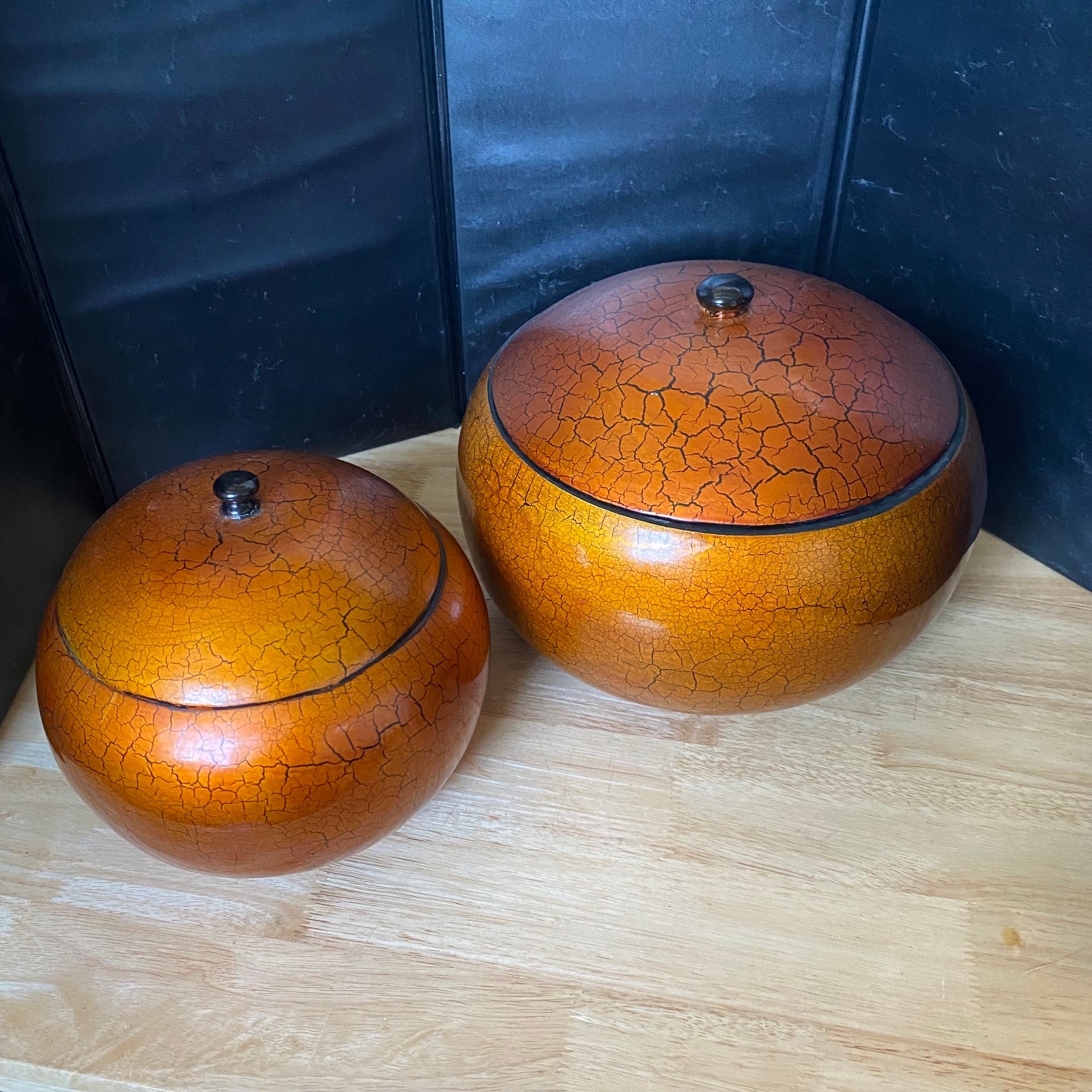 Set of 2 Crackle Enamel Finish Nesting Bowls 11"x 7" and 7.5"x 5"