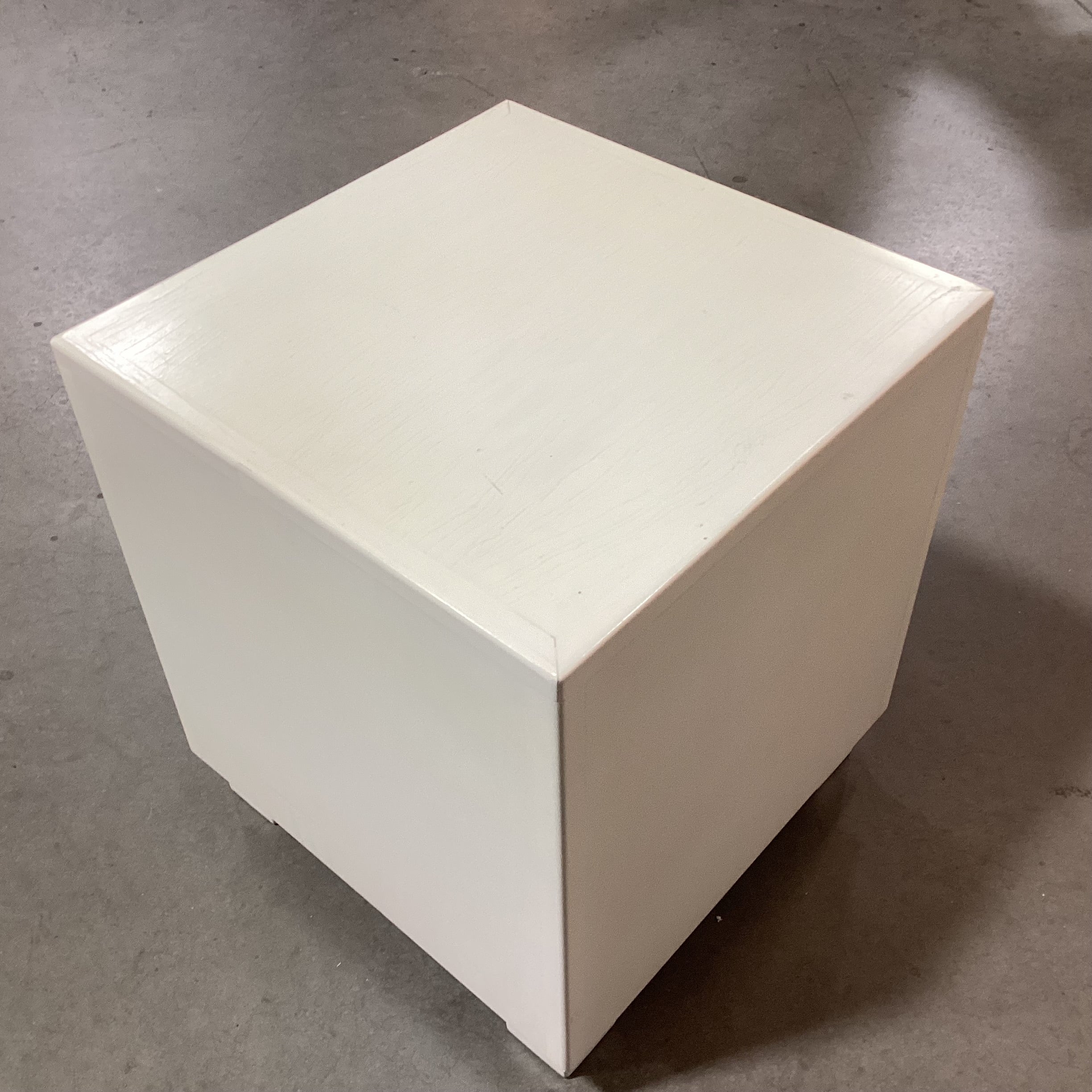 Vintage Lyle & Umbach Ltd New York Cabinet Maker Custom Cream Solid Wood Cube End Table 18"x 18"x 20"