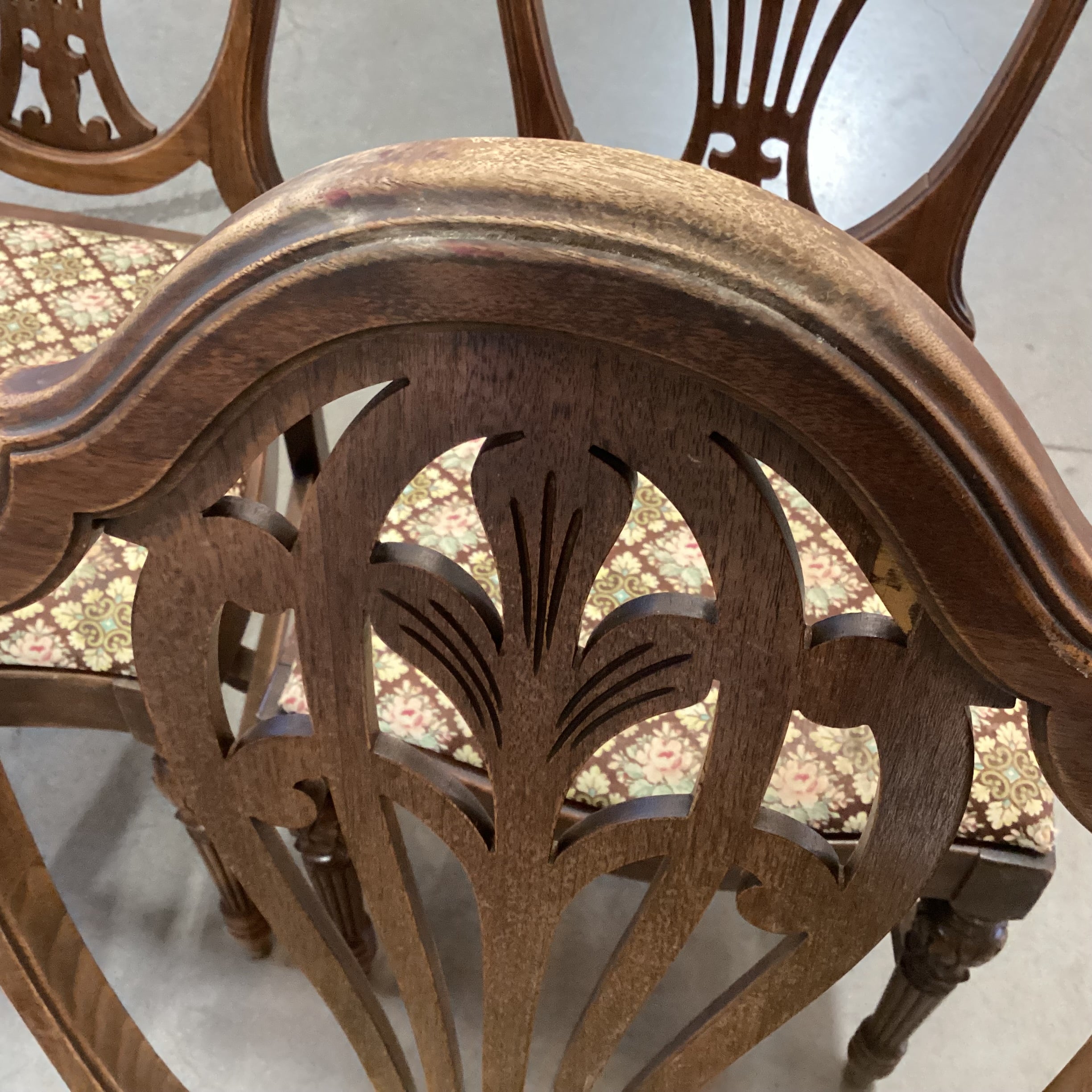 SET of 4 Antique Carved Wood Harp Back & Floral Upholstered Seat Dining Chairs 19"x 19"x 40"