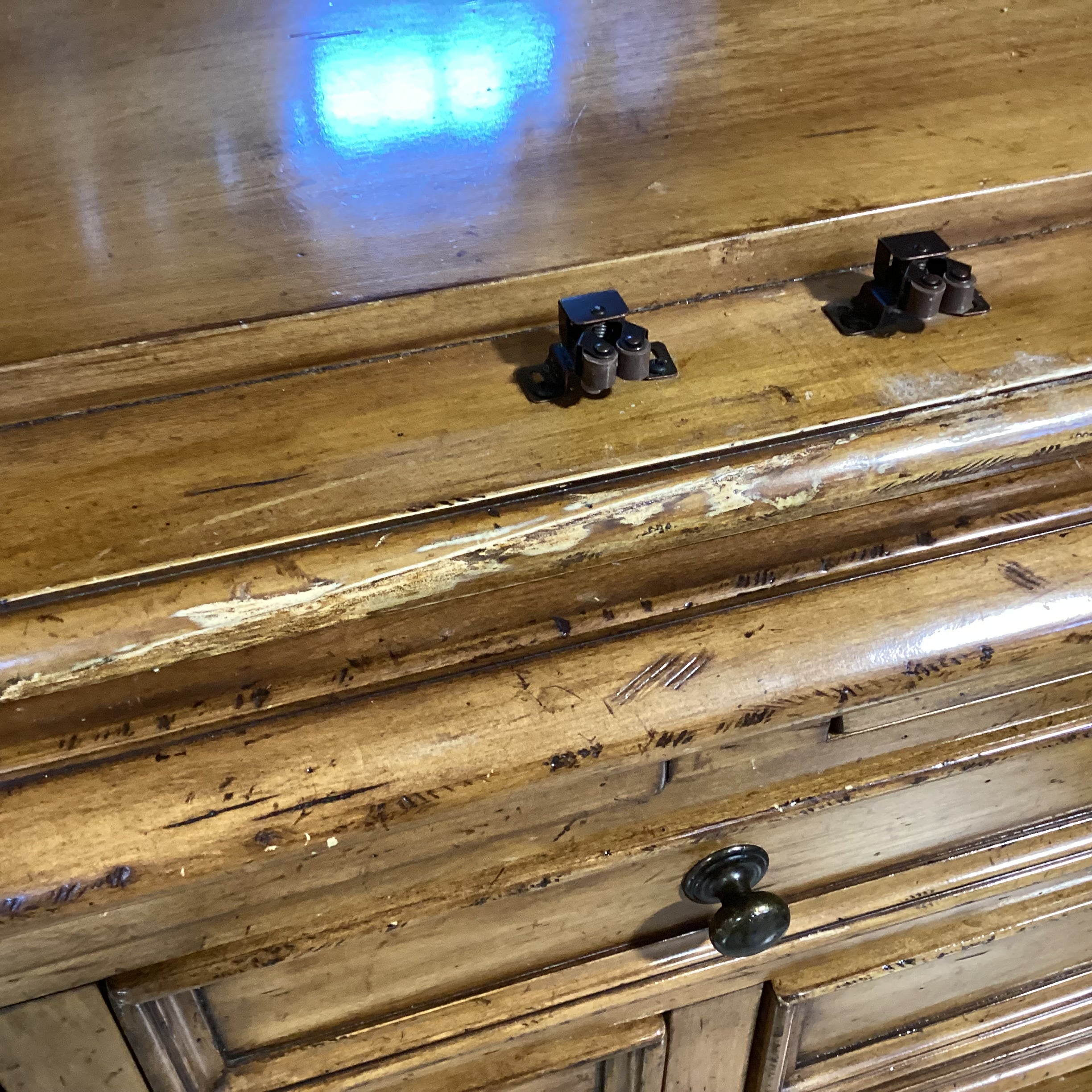 Lexington Distressed Finish Wood 5 Drawer 2 Pullouts with Bar Cabinet 2 Piece Hutch 56"x 25"x 89"