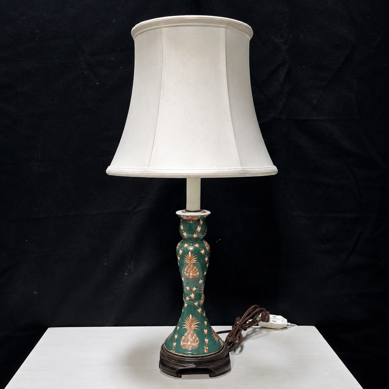 Circa 1960s Porcelian Chinoiserie Style Table Lamp 11"Dx24"