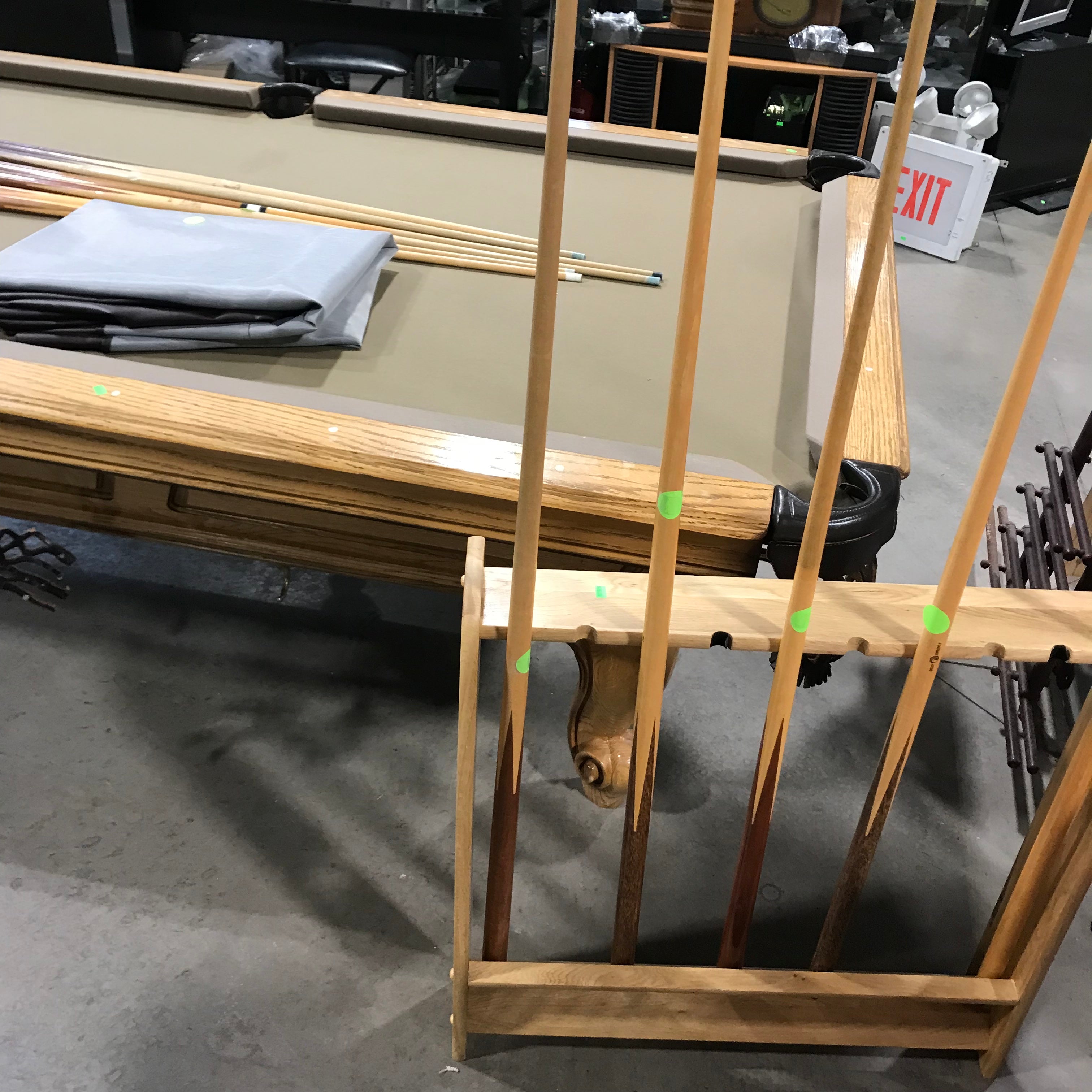 55.5" x 98" Oak Pool Table with 11 cue sticks stand and Accessories