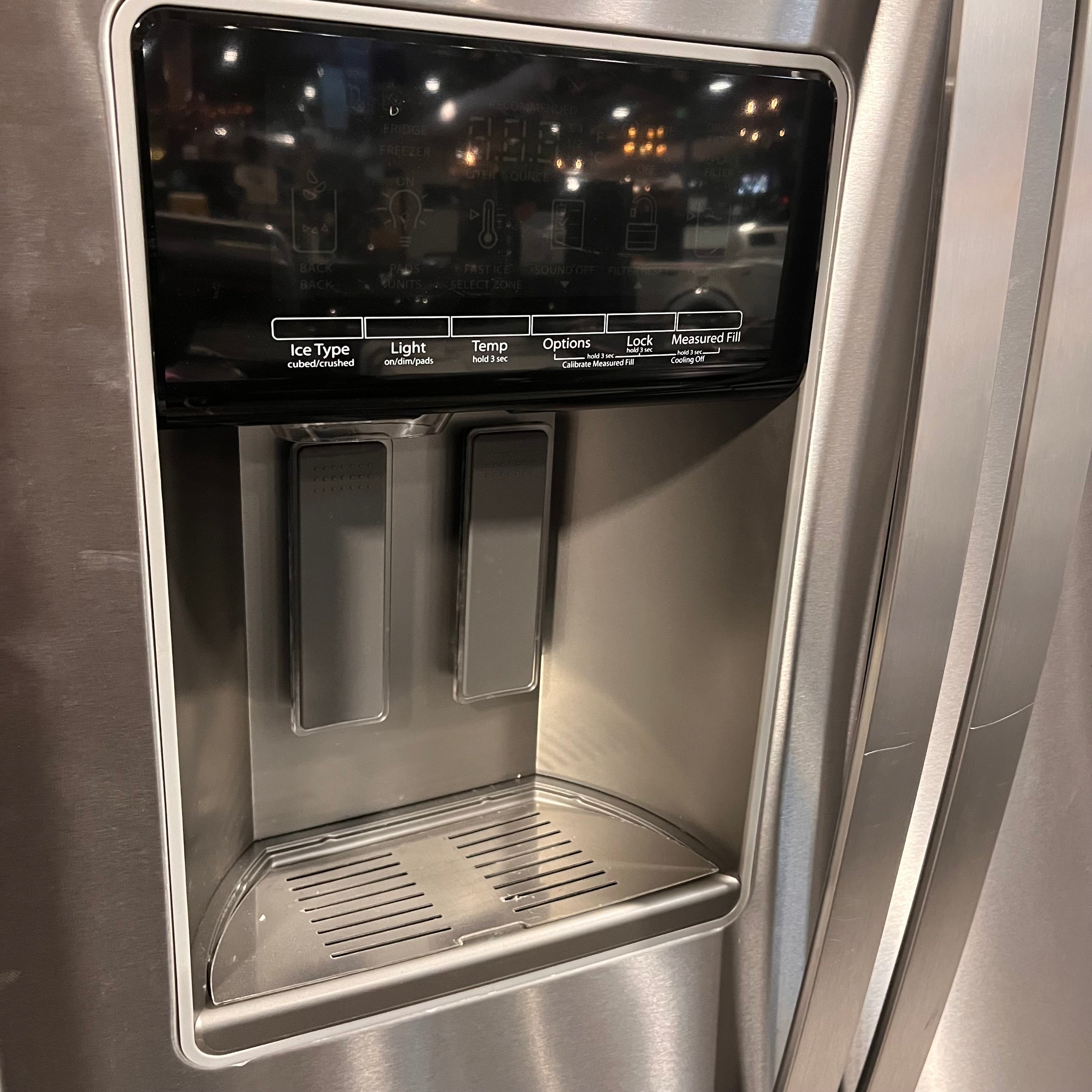 L1124 Whirlpool Stainless Steel SxS Refrigerator 36"x 27"x 69" Model: WRS571CIHZ S/N: HRD2401426