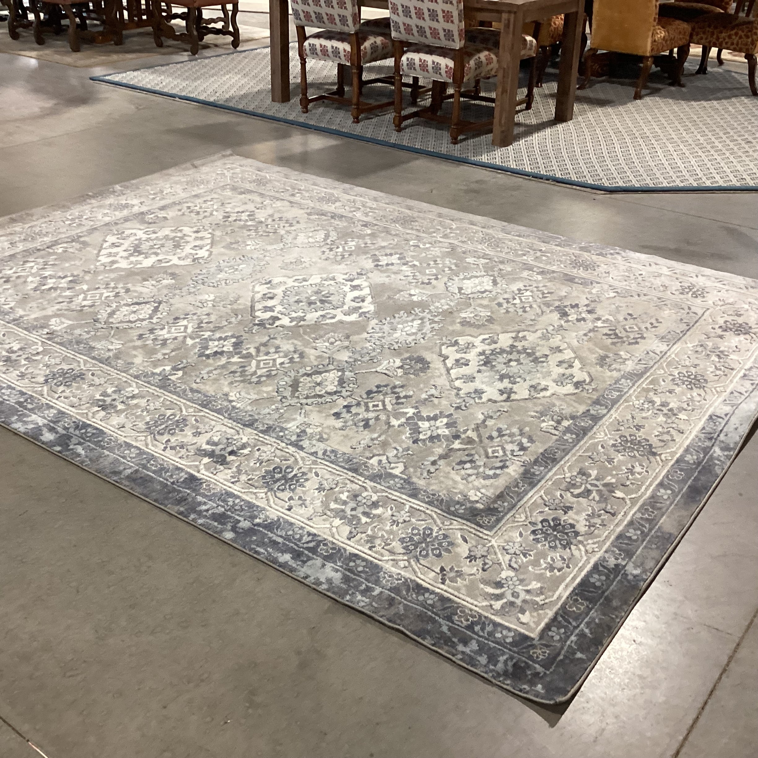 Bazaar Elegance Grey Blue Poly Rug 7'10"x 10'2"