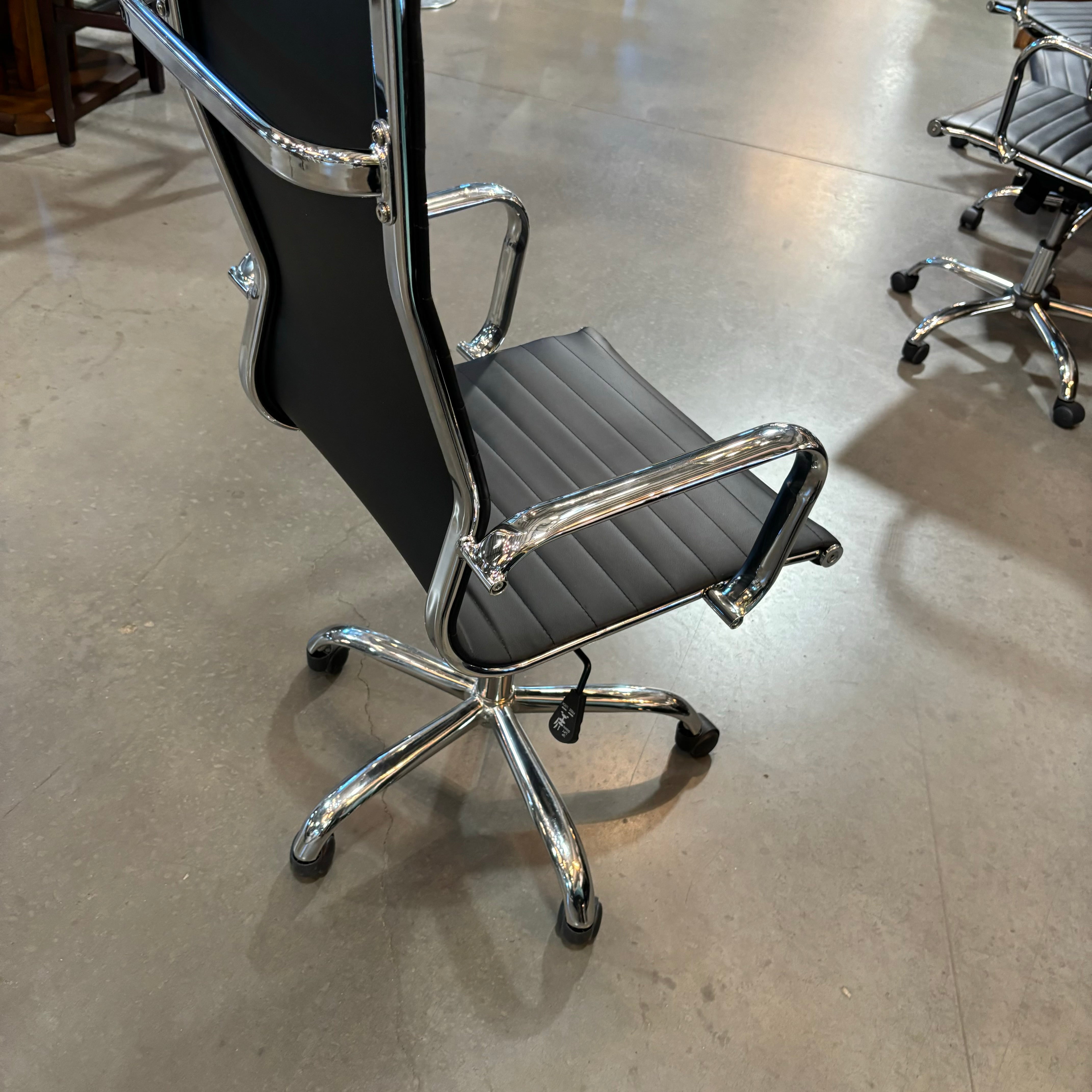 Black Faux Leather & Chrome Adjustable Height Swivel Office Chair 25"x 26"x 43" to 46"