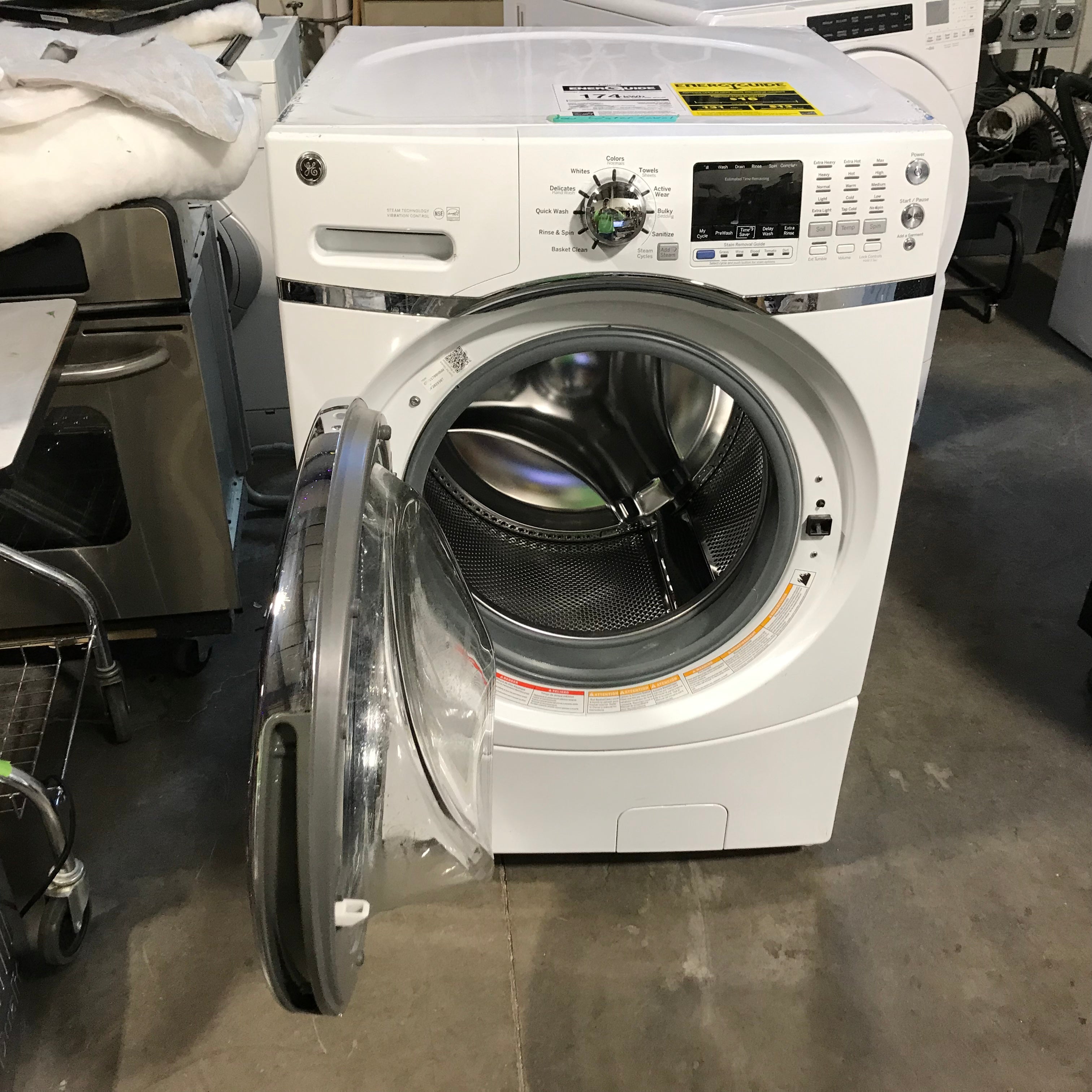 GE White Front load Washer 27"x 32"x 40" ( Low Water Level)