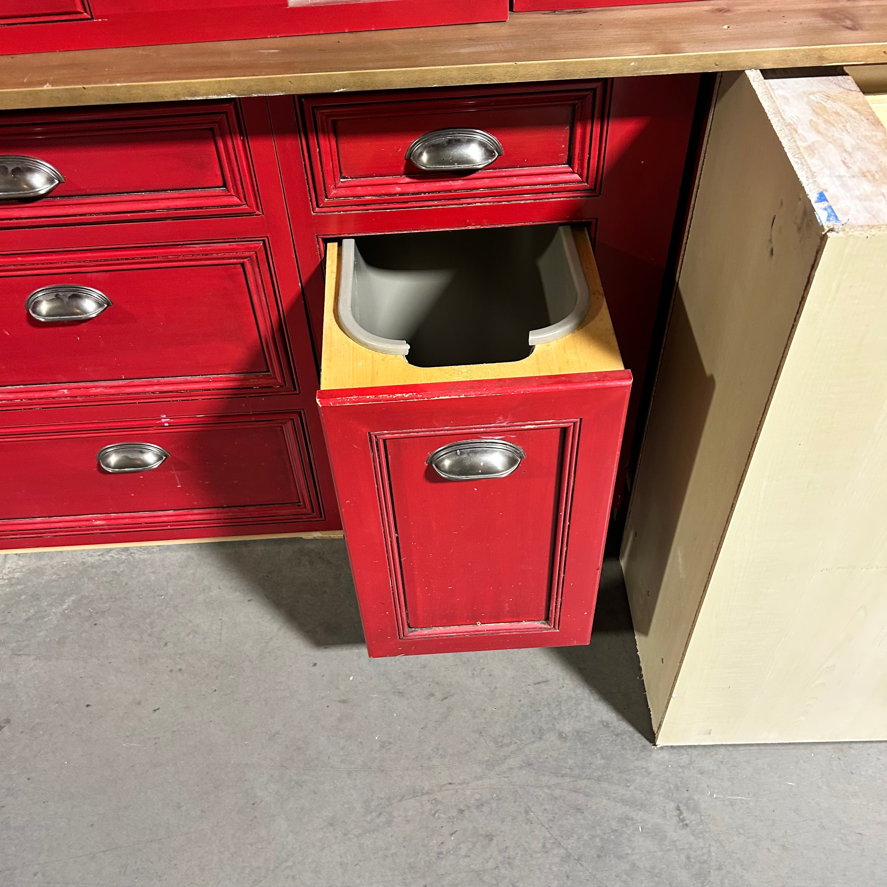 17 Piece Red Stained Cabinet Set 9 Uppers 8 Lowers 1 Over Fridge
