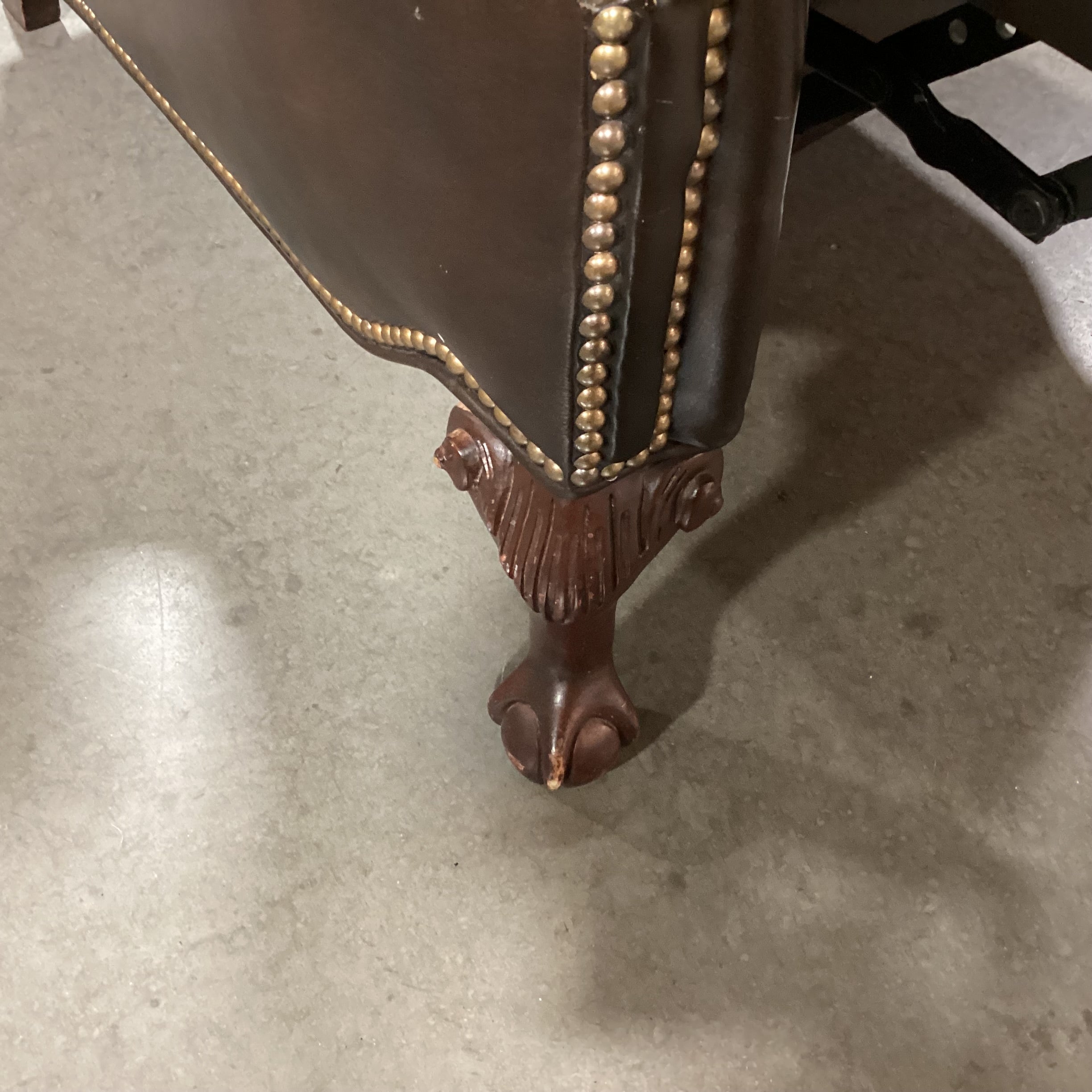 Bradington Young Leather Nailhead Claw & Ball Feet Winged Recliner Chair 34"x 38" to 68"x 40"