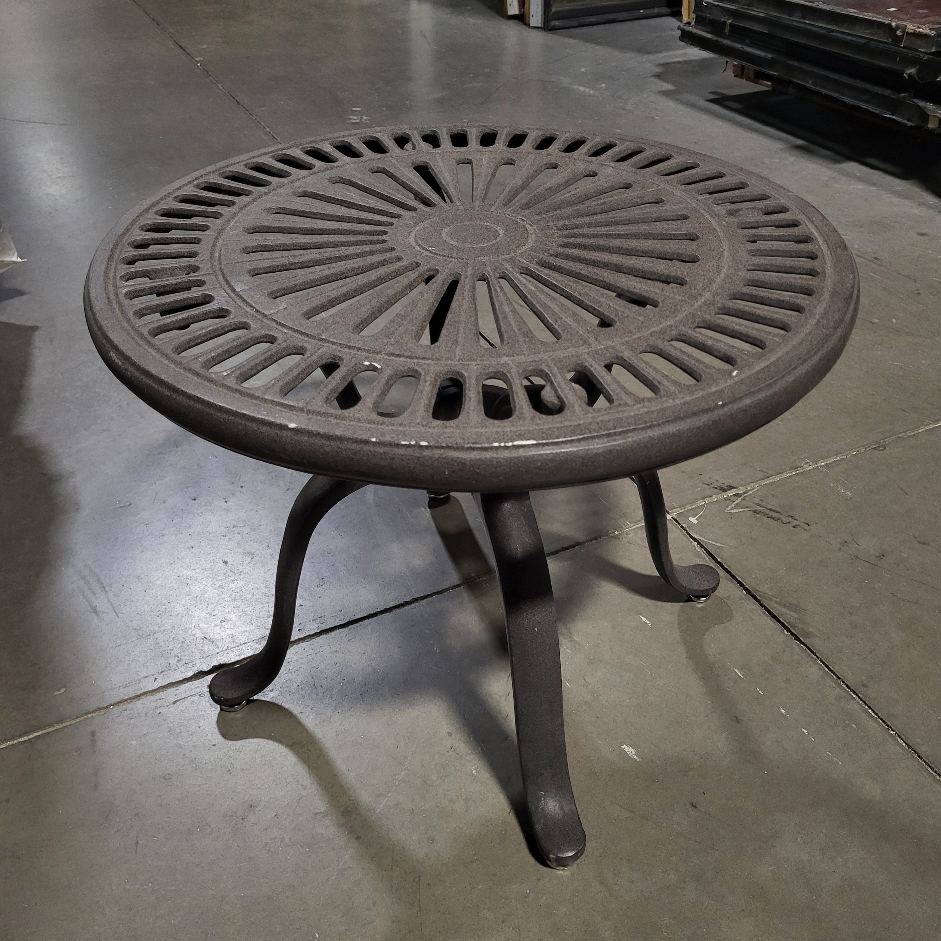Tropitone Cast Aluminium Patio End Table 21.5" Diameter x 17"