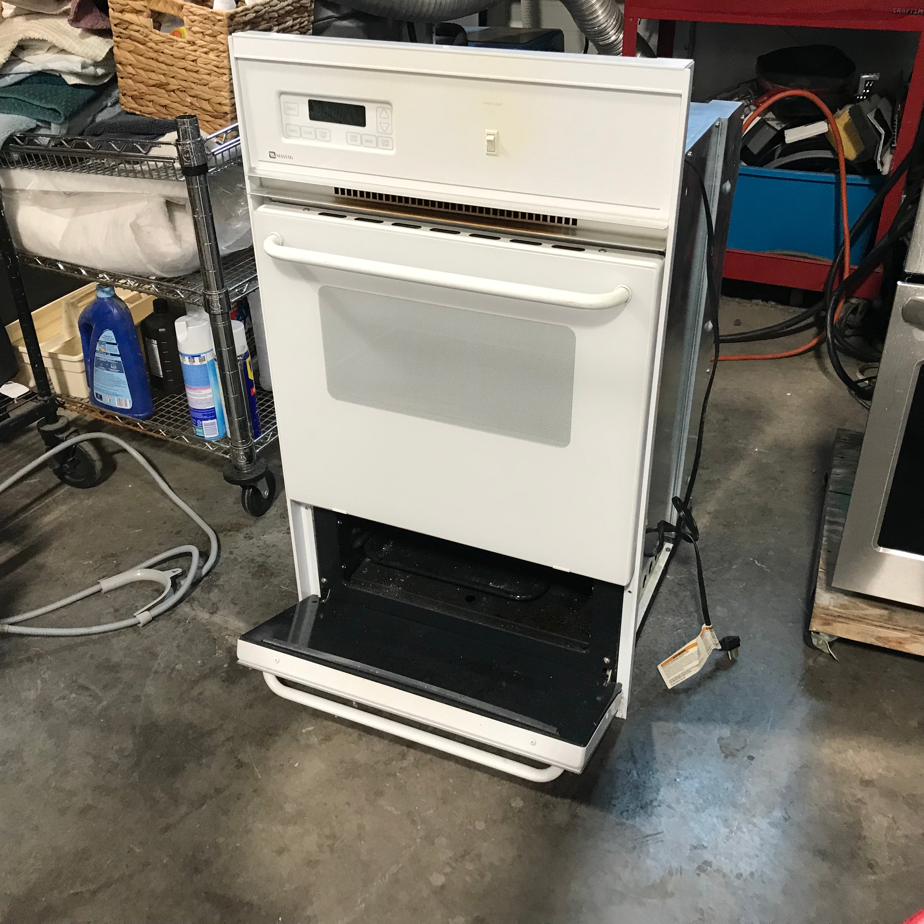 Maytag 24"  White Oven And Broiler Gas Wall Oven 24"x 25"x 39.5"