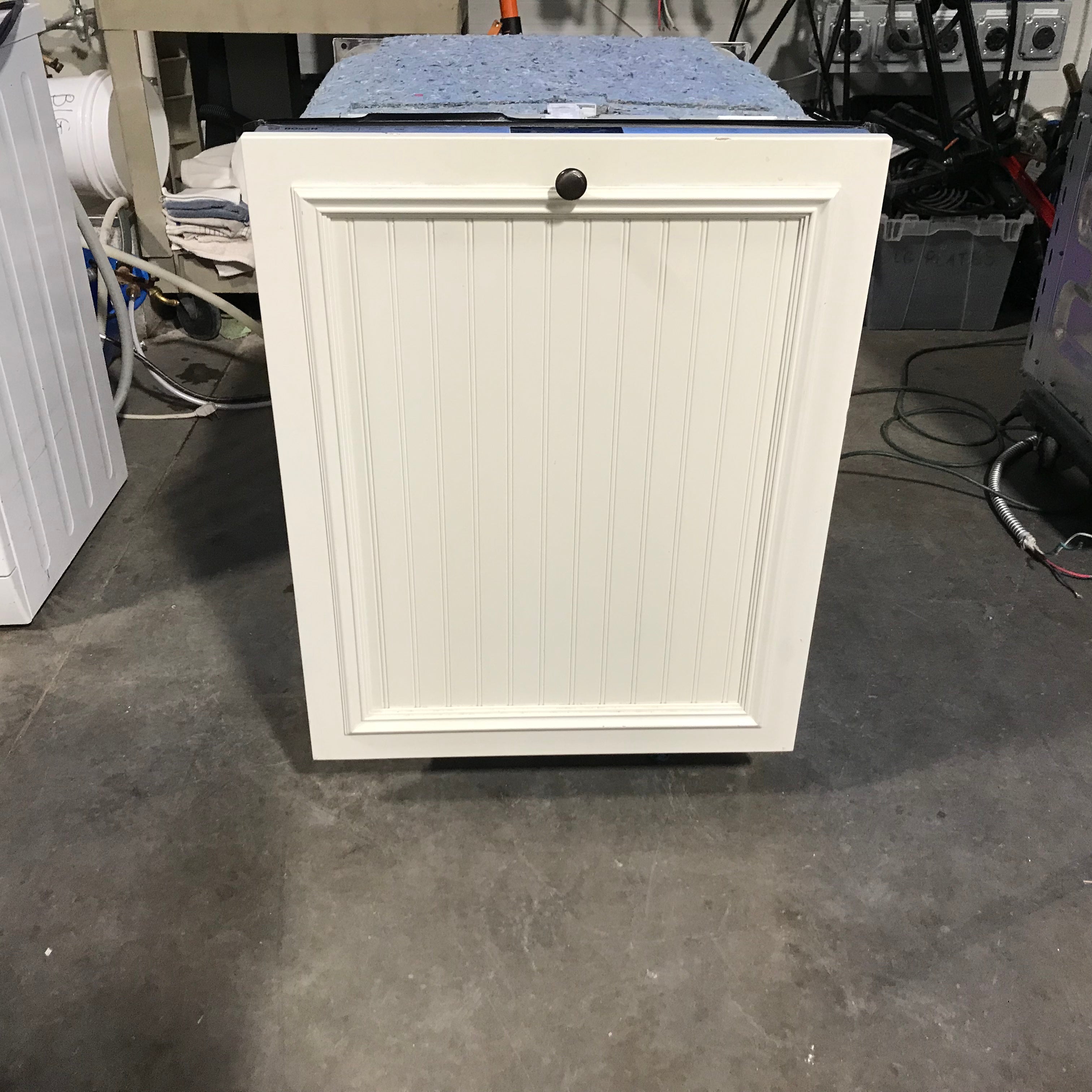 Bosch Wood Paneled Door Dishwasher 24"x 24"x 34"