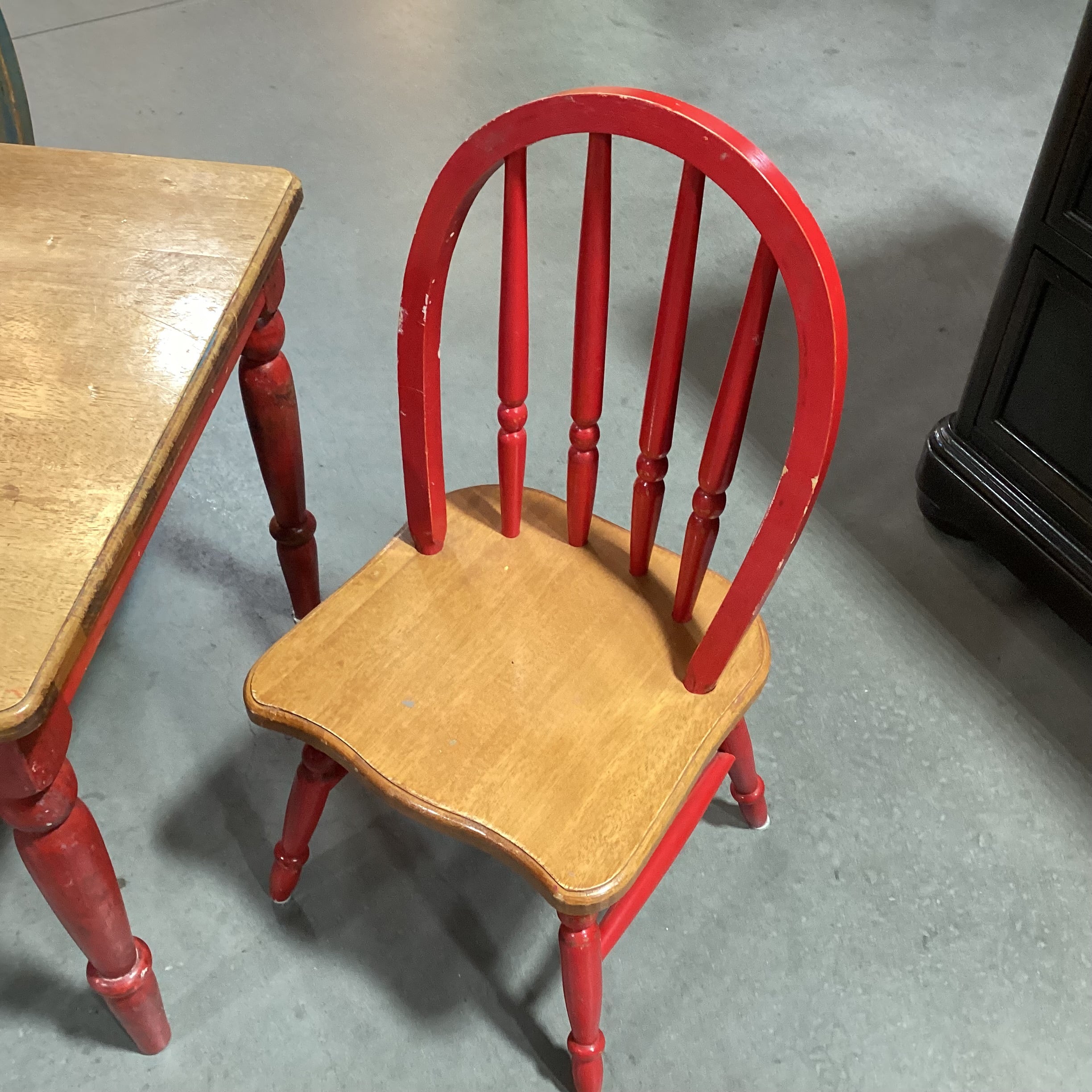 FAO Schwarz Red & Blue Wood Table with 4 Chairs Kids Dining Set 39.5"x 23.5"x 21.5"