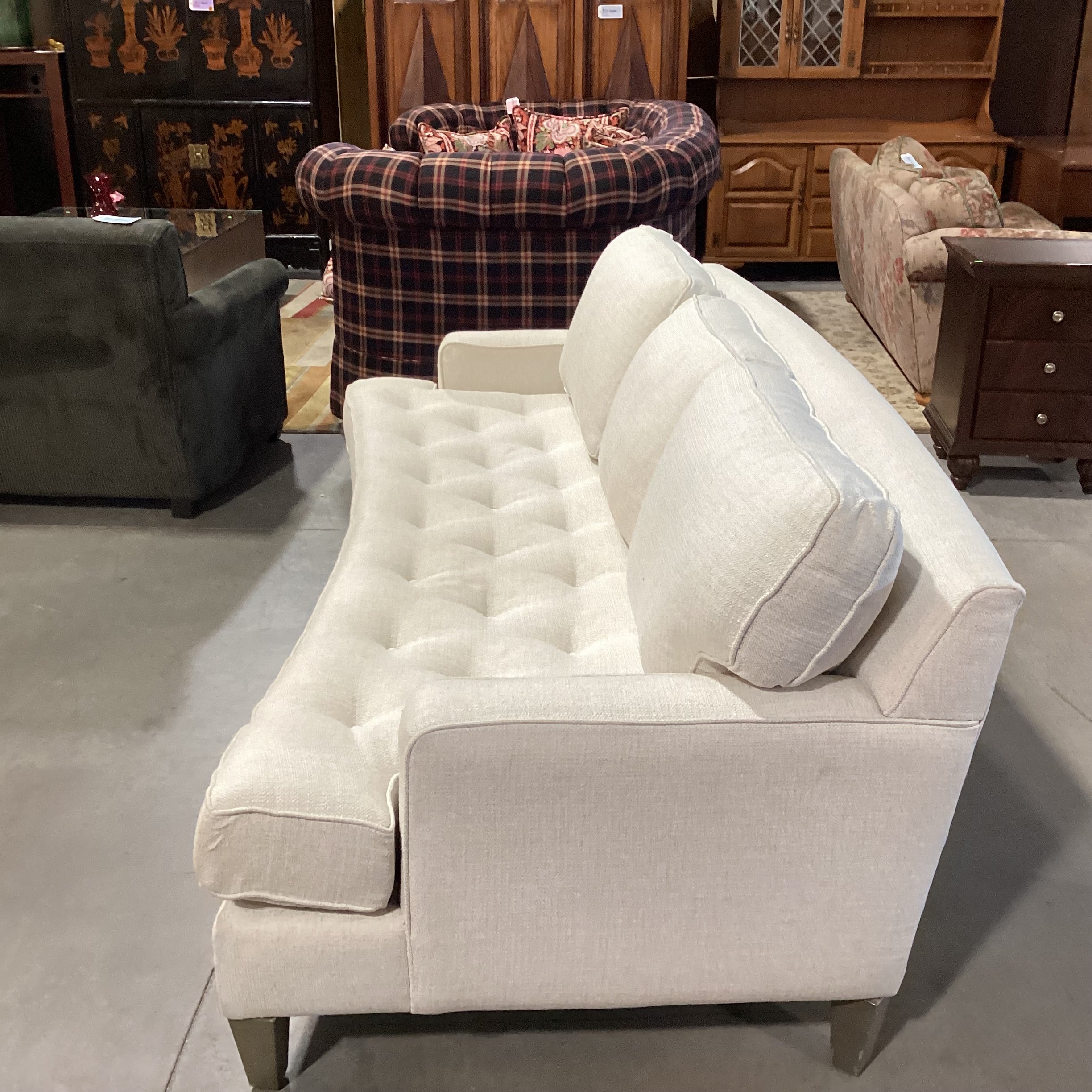 Havertys Fine Furniture Cream Woven Button Tufted Seat Curved Sofa 83"x 40"x 31"