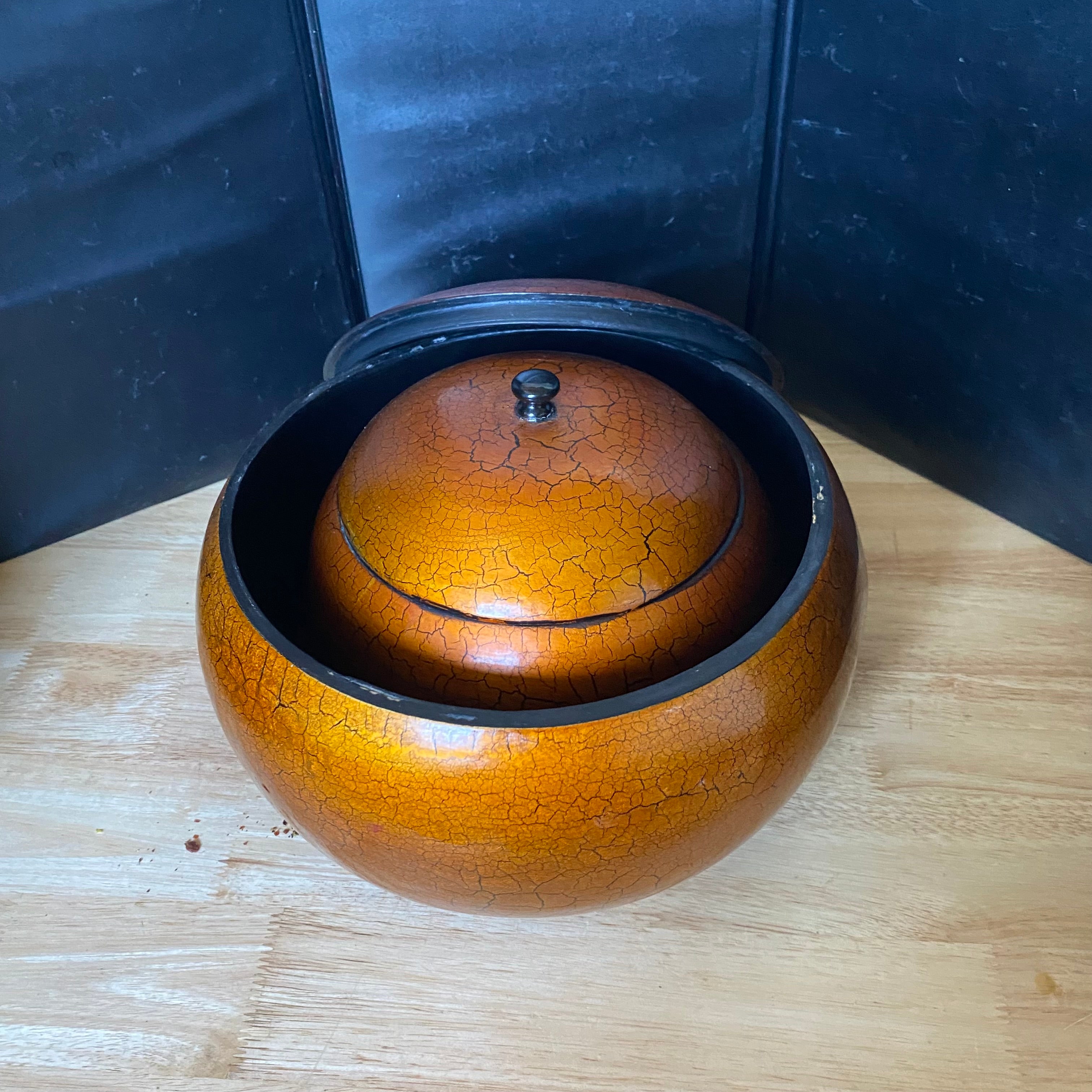 Set of 2 Crackle Enamel Finish Nesting Bowls 11"x 7" and 7.5"x 5"