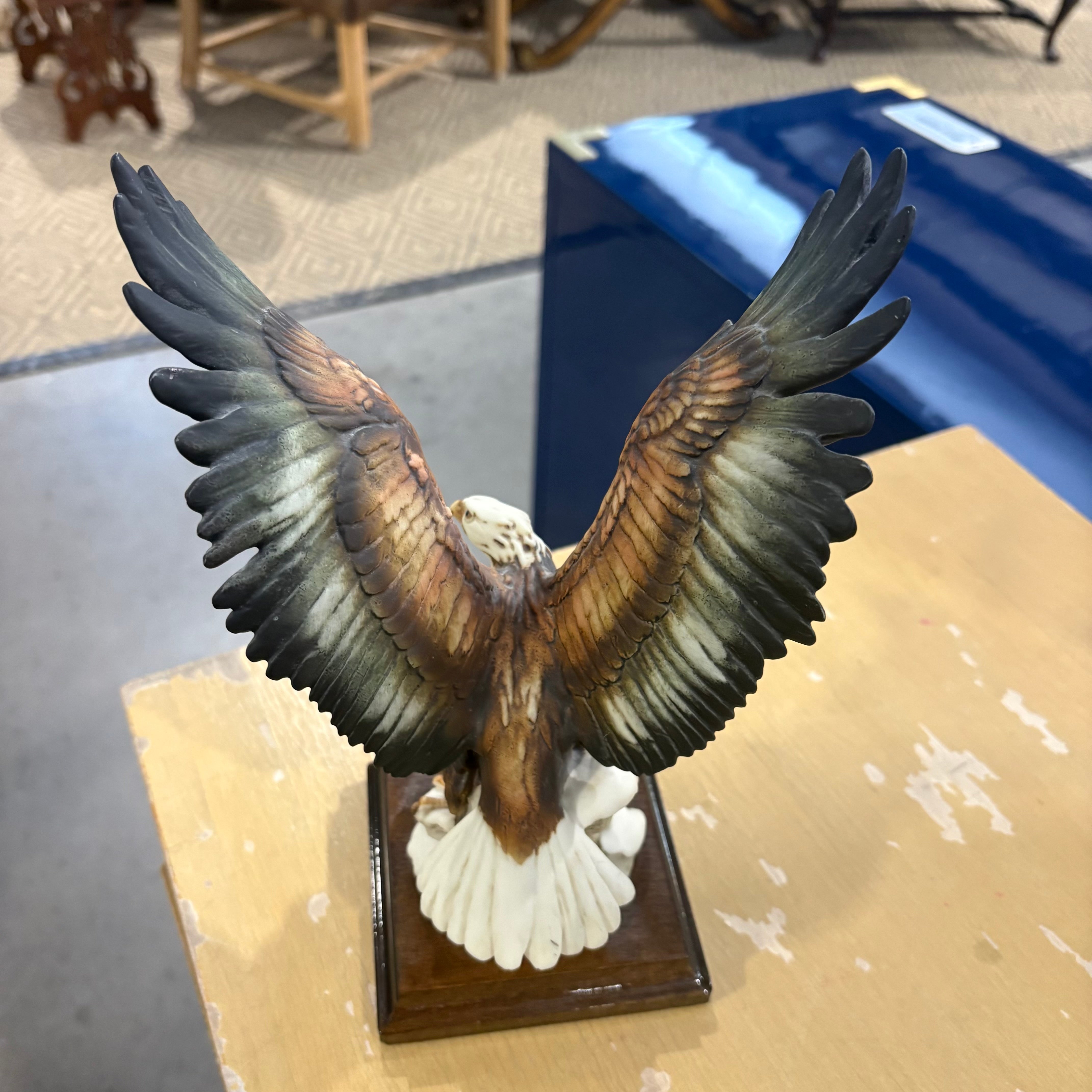 Giuseppe Armani Signed Eagle on Snow Porcelain/Resin Figurine, Made in Italy