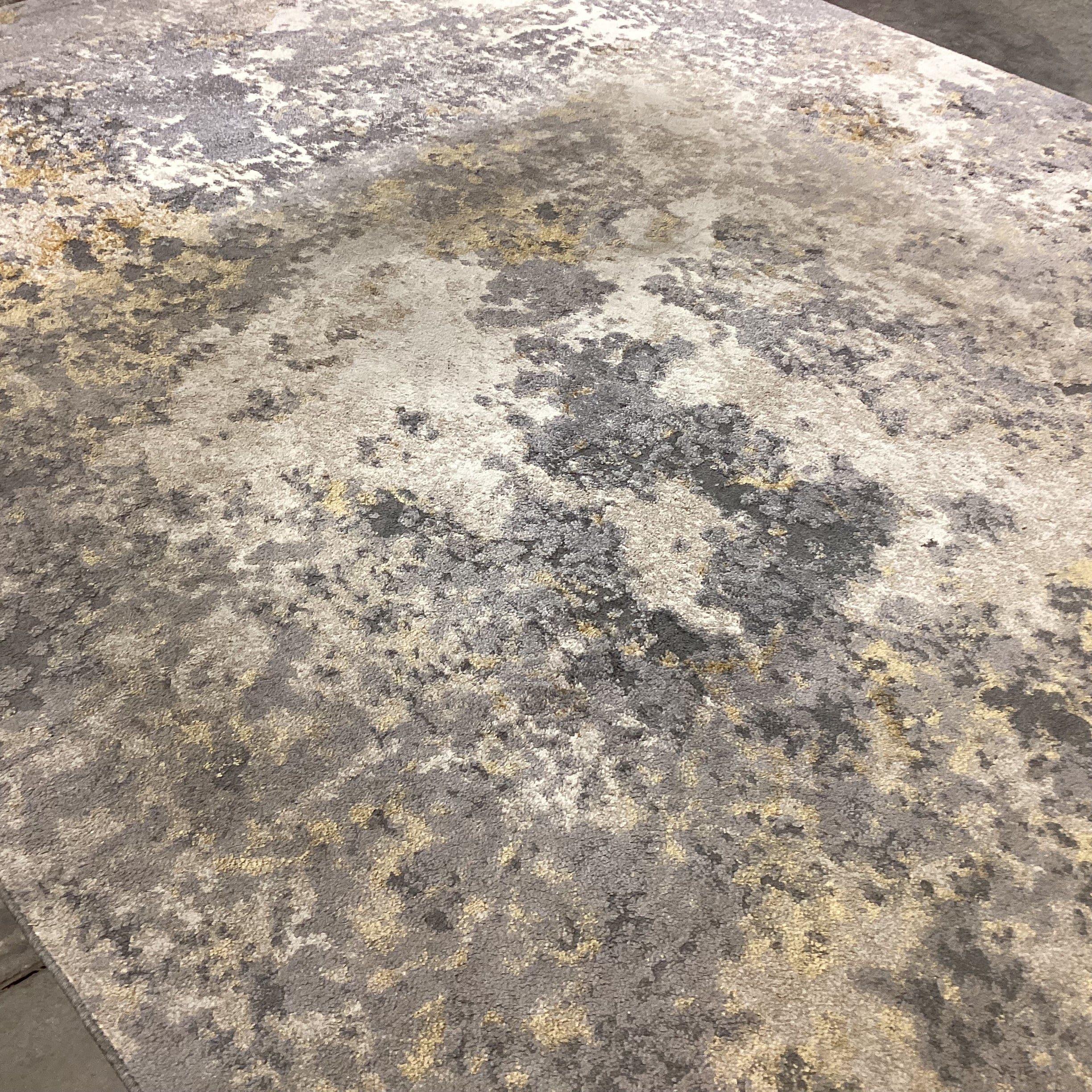 Luxe Weavers Beverly Collection Grey Gold Abstracted Raised Woven Rug 8'9"x 12'6"