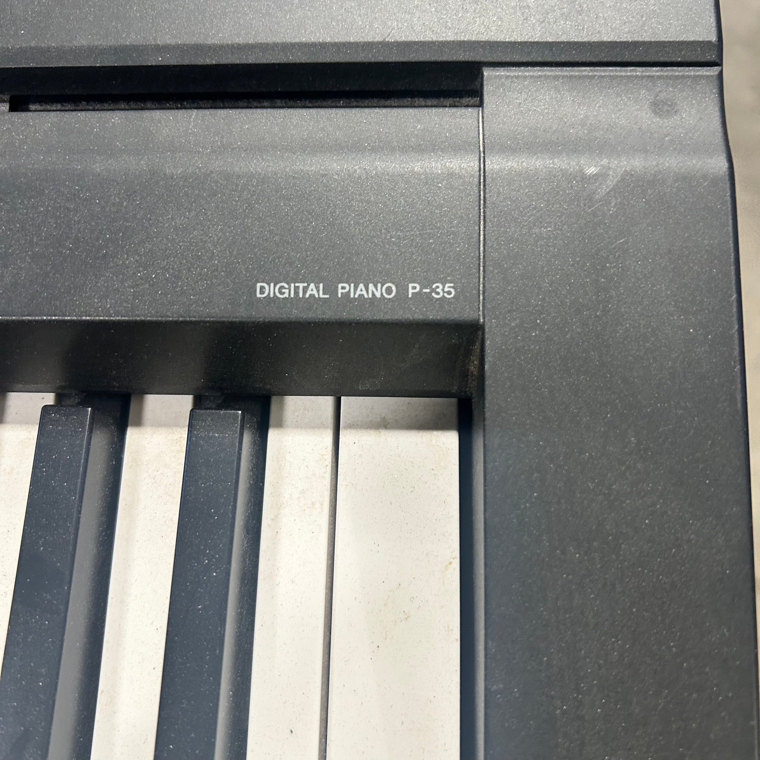 Yamaha P-35 Electronic Key Board With Stand 52"x 19"x 36"