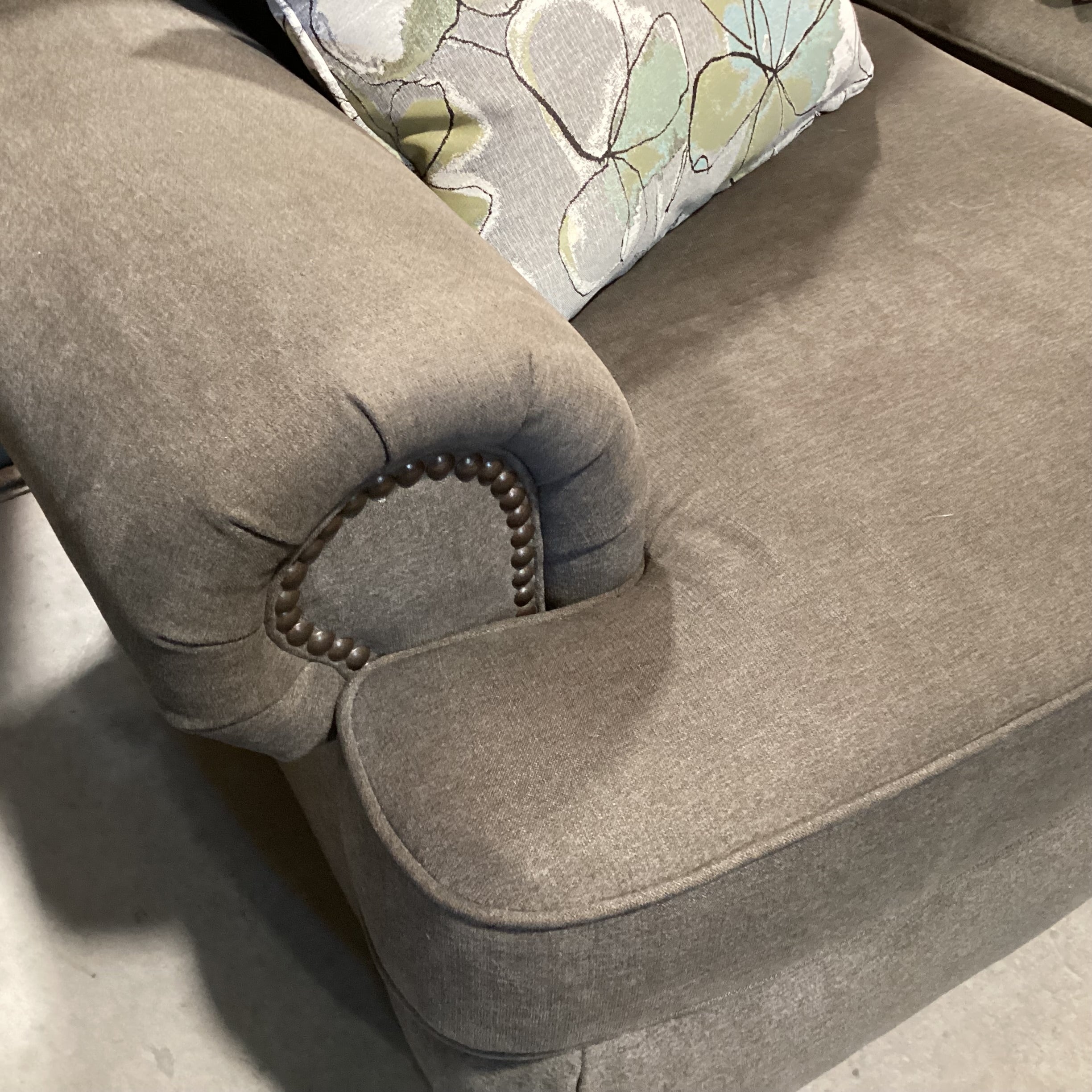 Flexsteel Charcoal Grey Nailhead & Floral Multi Accent Pillows with Ottoman Sofa 96"x 41"x 31"