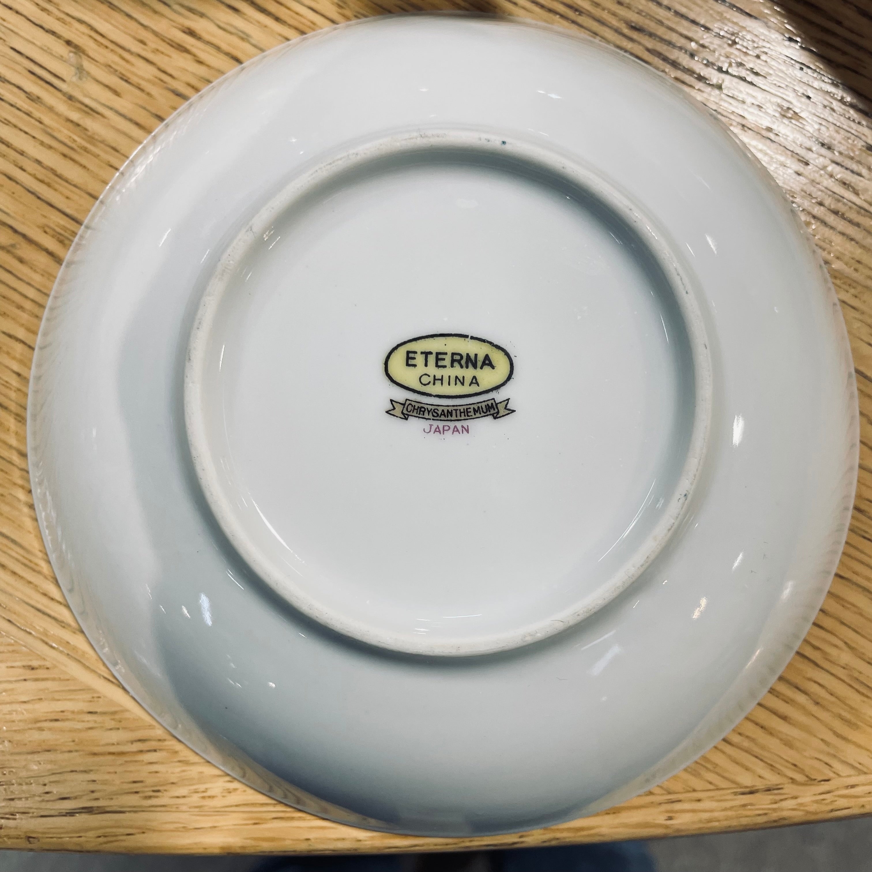 Set of 48 Pieces Eterna Chrysanthemum China Dinnerware