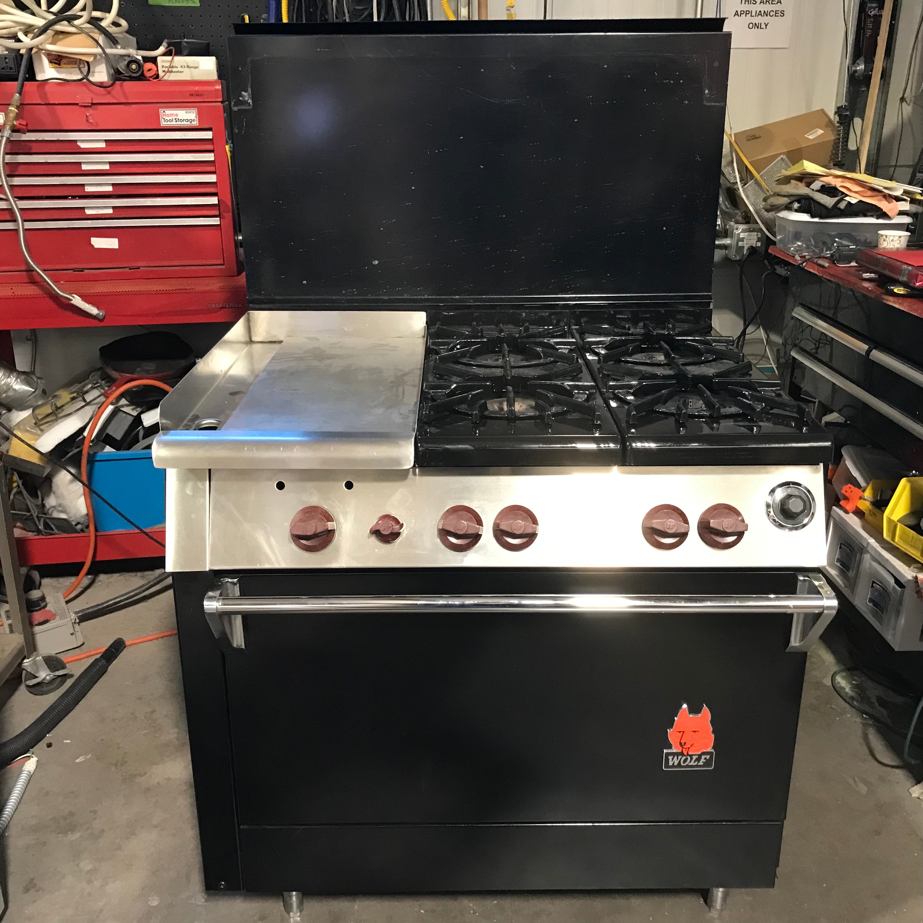 Wolf Black 4 Burner, Griddle, Gas Range 37"x 31"x 59"