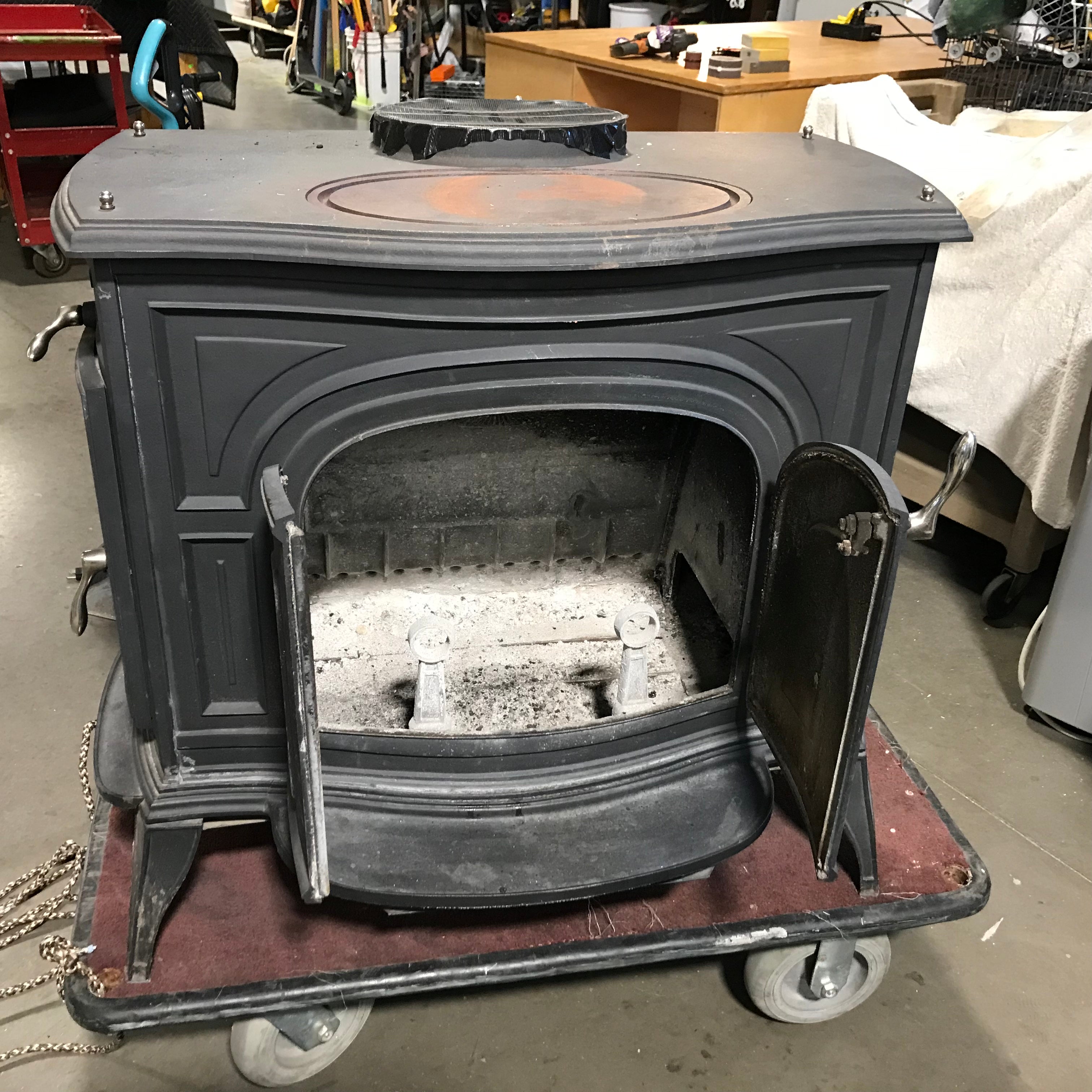 Vermont Casting Defiant Parlor Wood Stove 34"x 18"x 33"