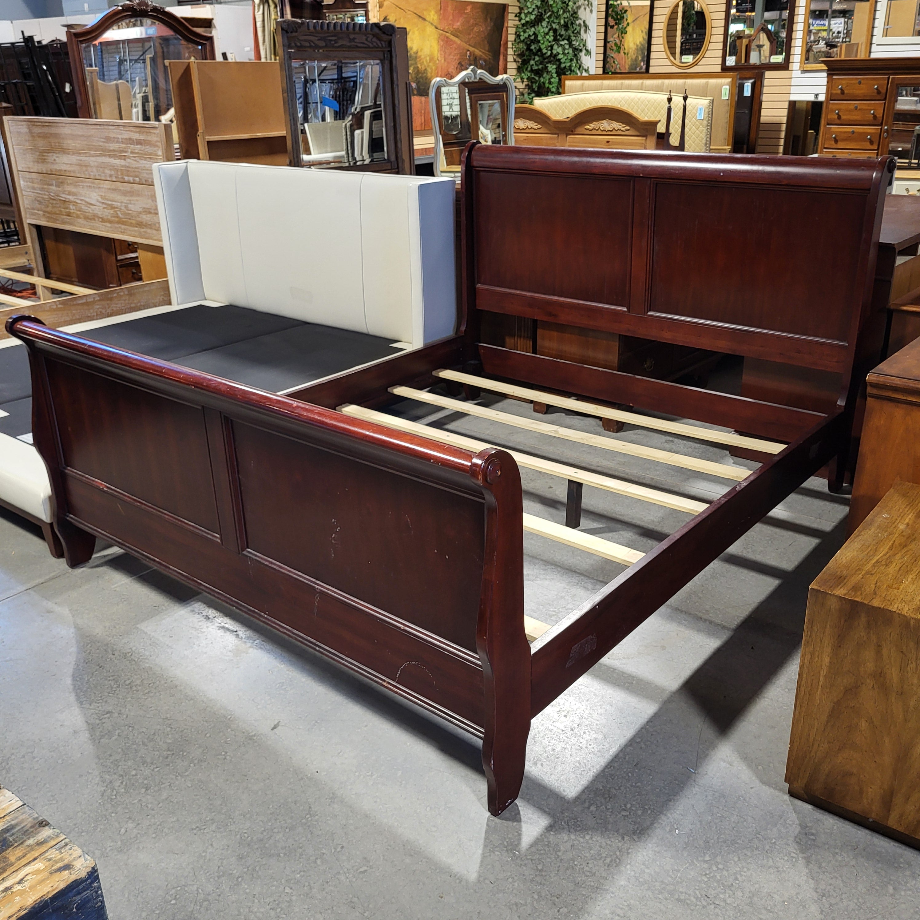 Cal King Reddish Brown Sleigh Bed Set 76"x 94"x 50"