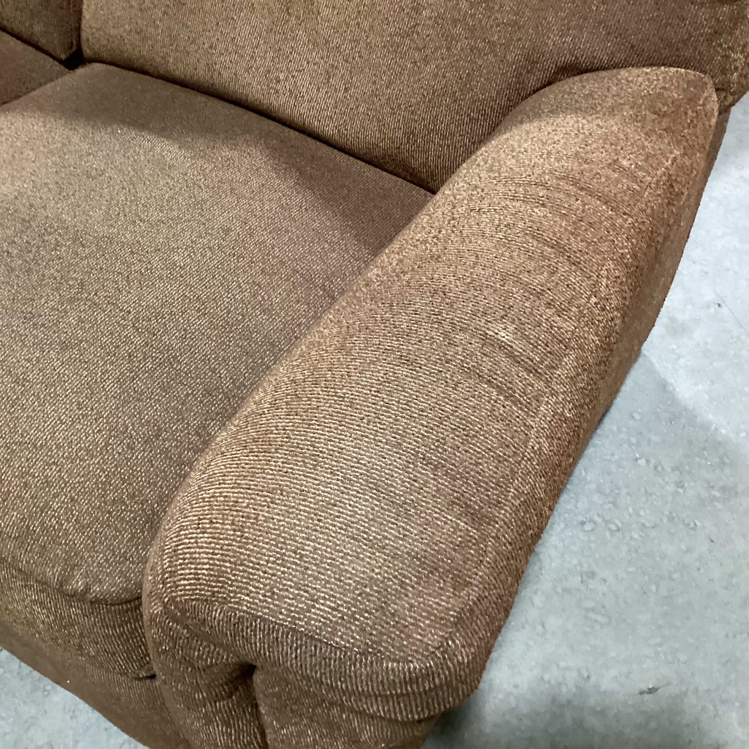 Elway by Bassett Brown Woven 6 Piece with 2 End Recliners Sectional 118"x 100"x 37"x 40"