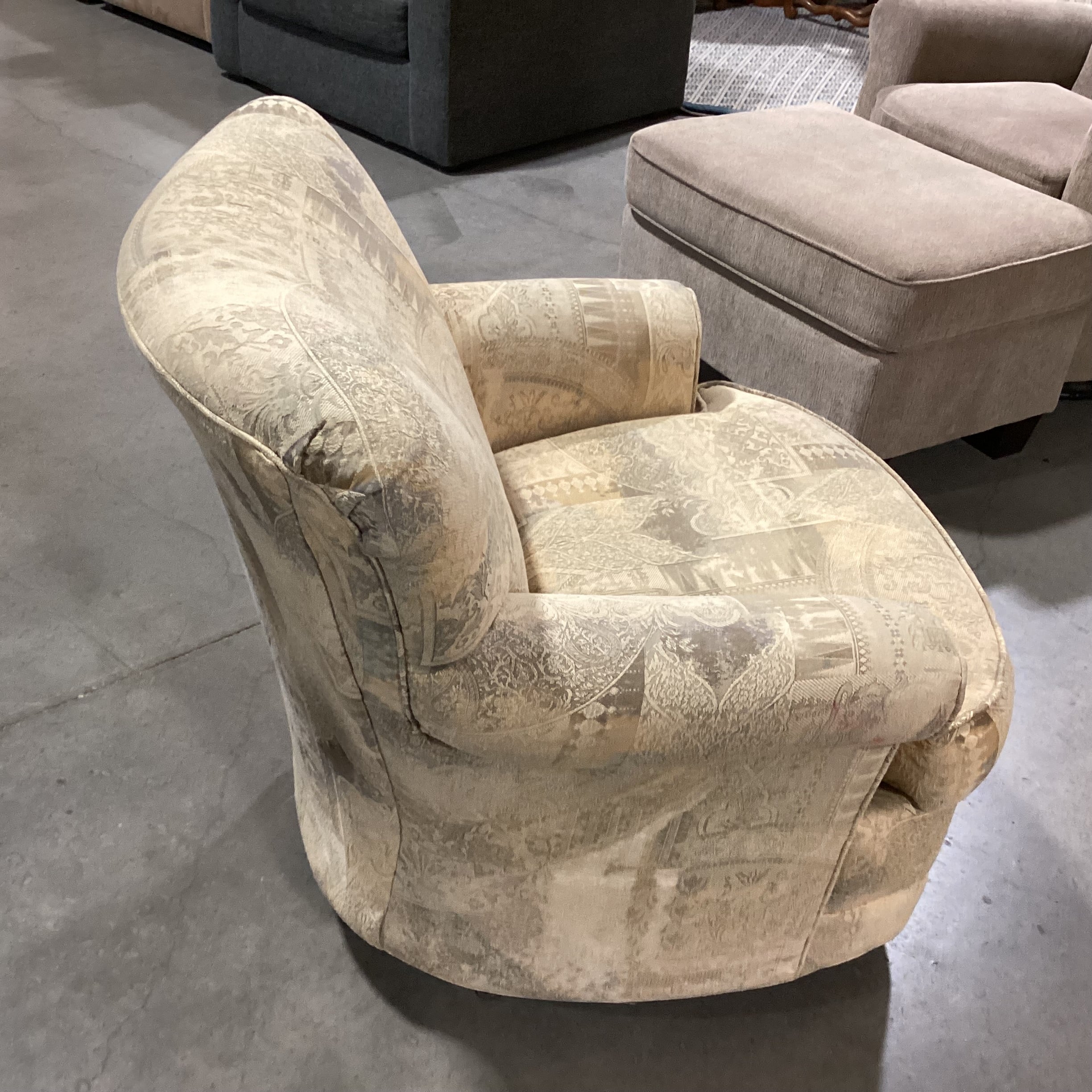 Rowe Furniture Cream Gold Grey Multi Design Swivel Rock Chair 33"x 34"x 33"
