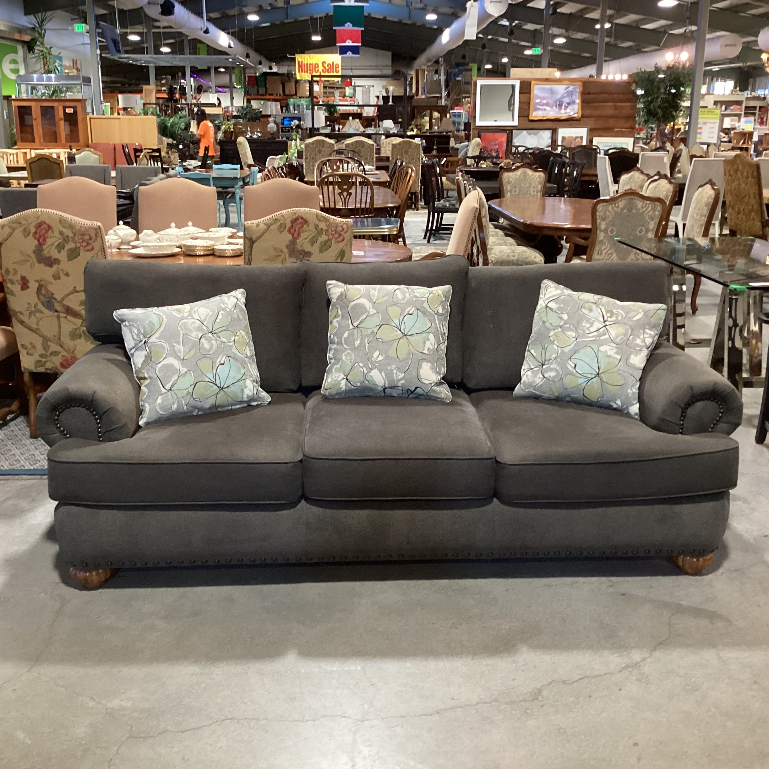 Flexsteel Charcoal Grey Nailhead & Floral Multi Accent Pillows with Ottoman Sofa 96"x 41"x 31"