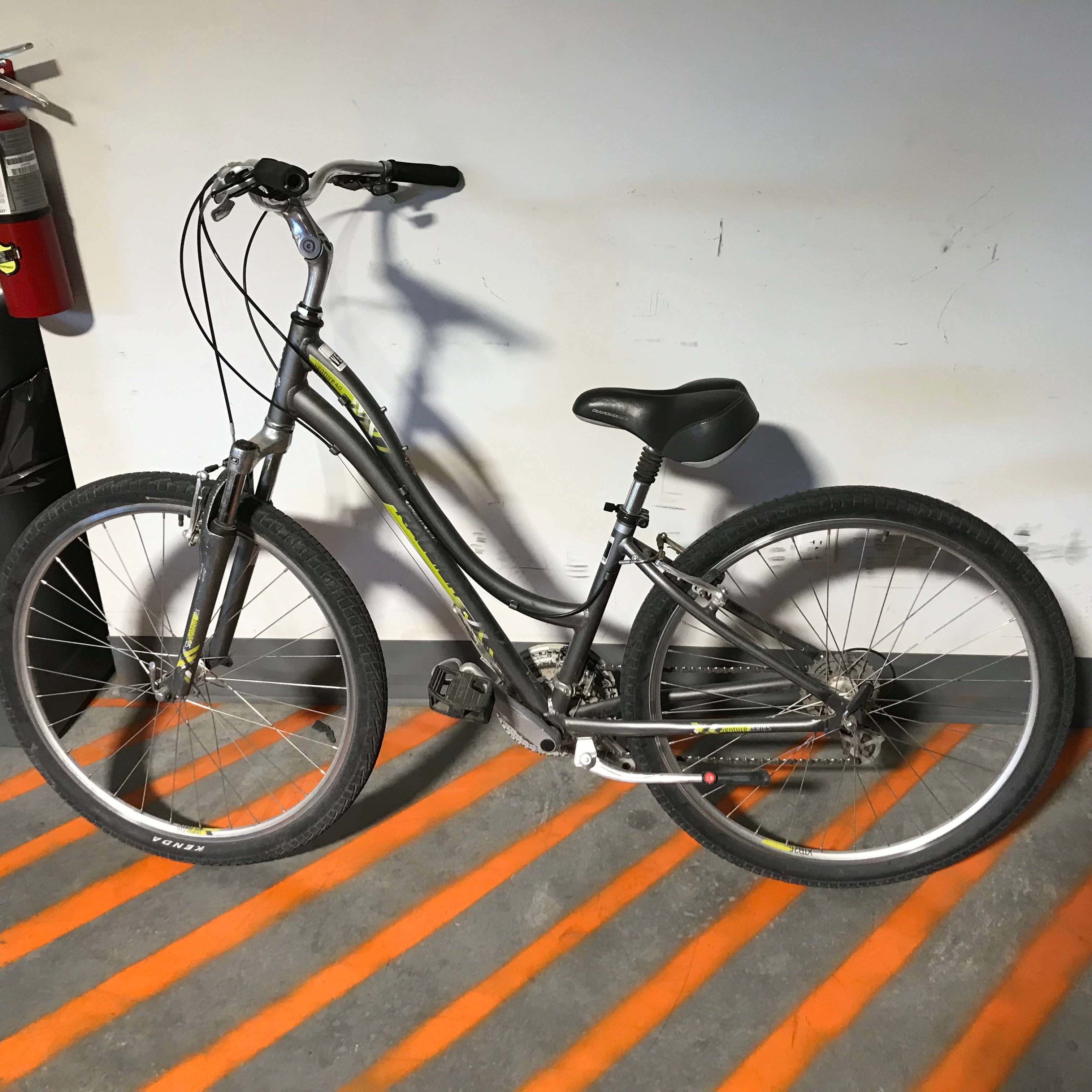 Raleigh Venture 4.0 grey 24 speed Cruiser Bike