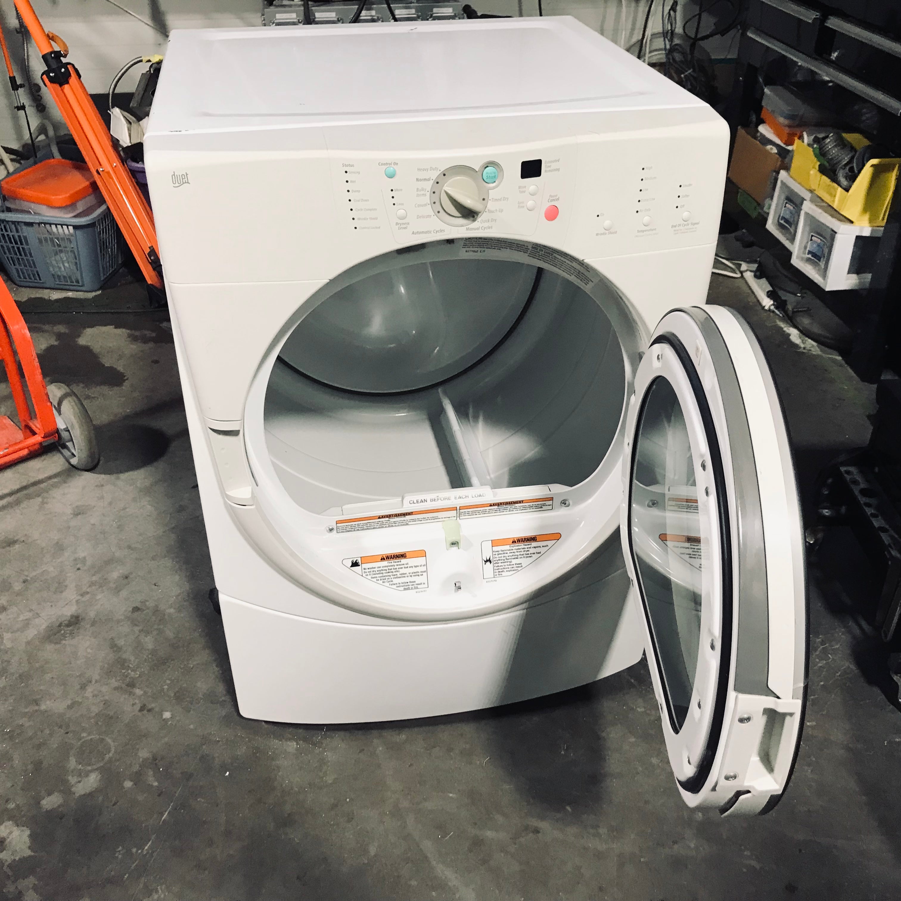 Whirlpool White Front Load Gas Dryer 27"x 29"x 38"