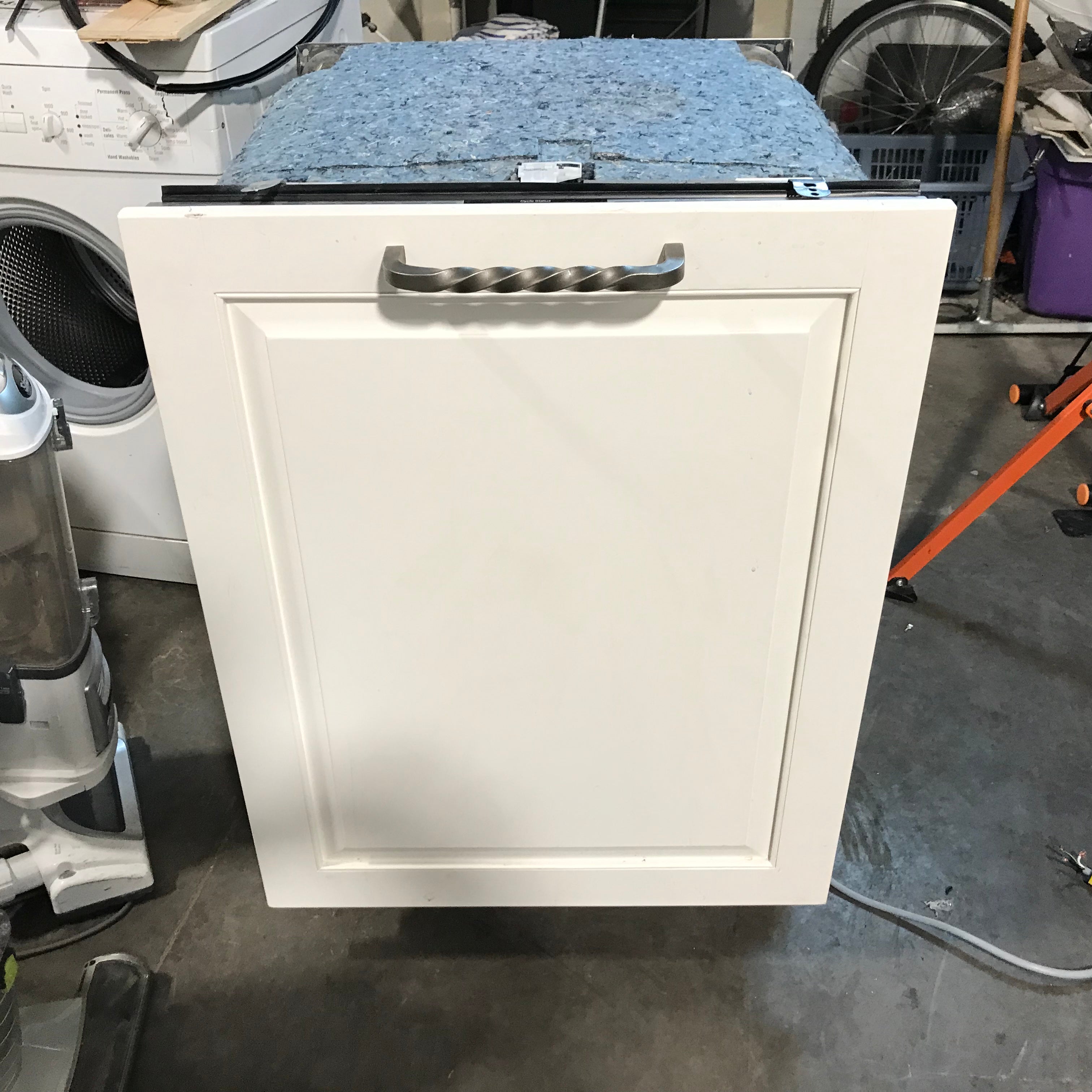 Bosch White Paneled Door Dishwasher 23"x 23"x 34"