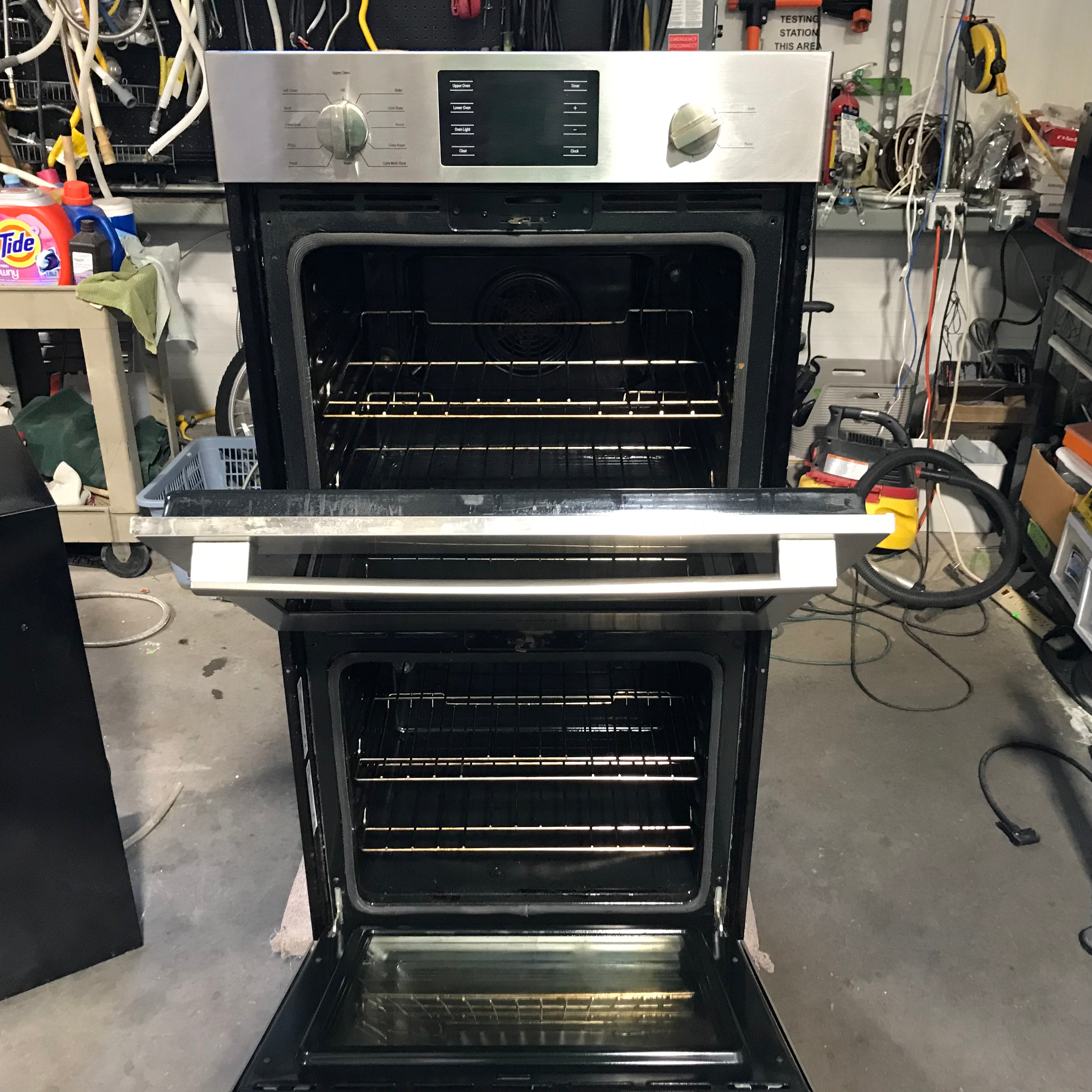 Bosch 500 Series 27" Stainless Steel Double Wall Oven HBN5651UC 27"x 25"x 52"