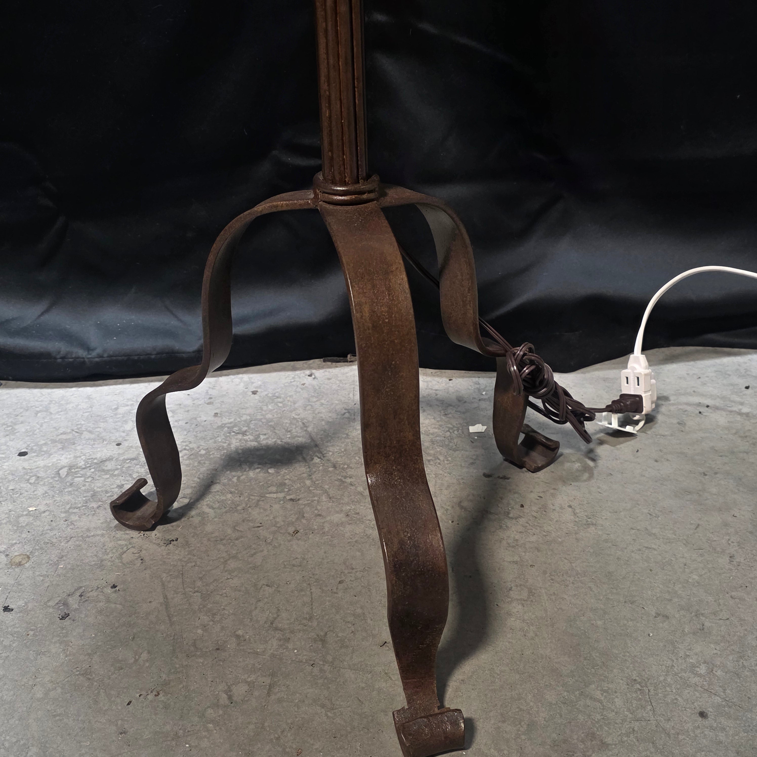Tuscan Style Wrought Iron Floor Lamp 17"x15"x60"