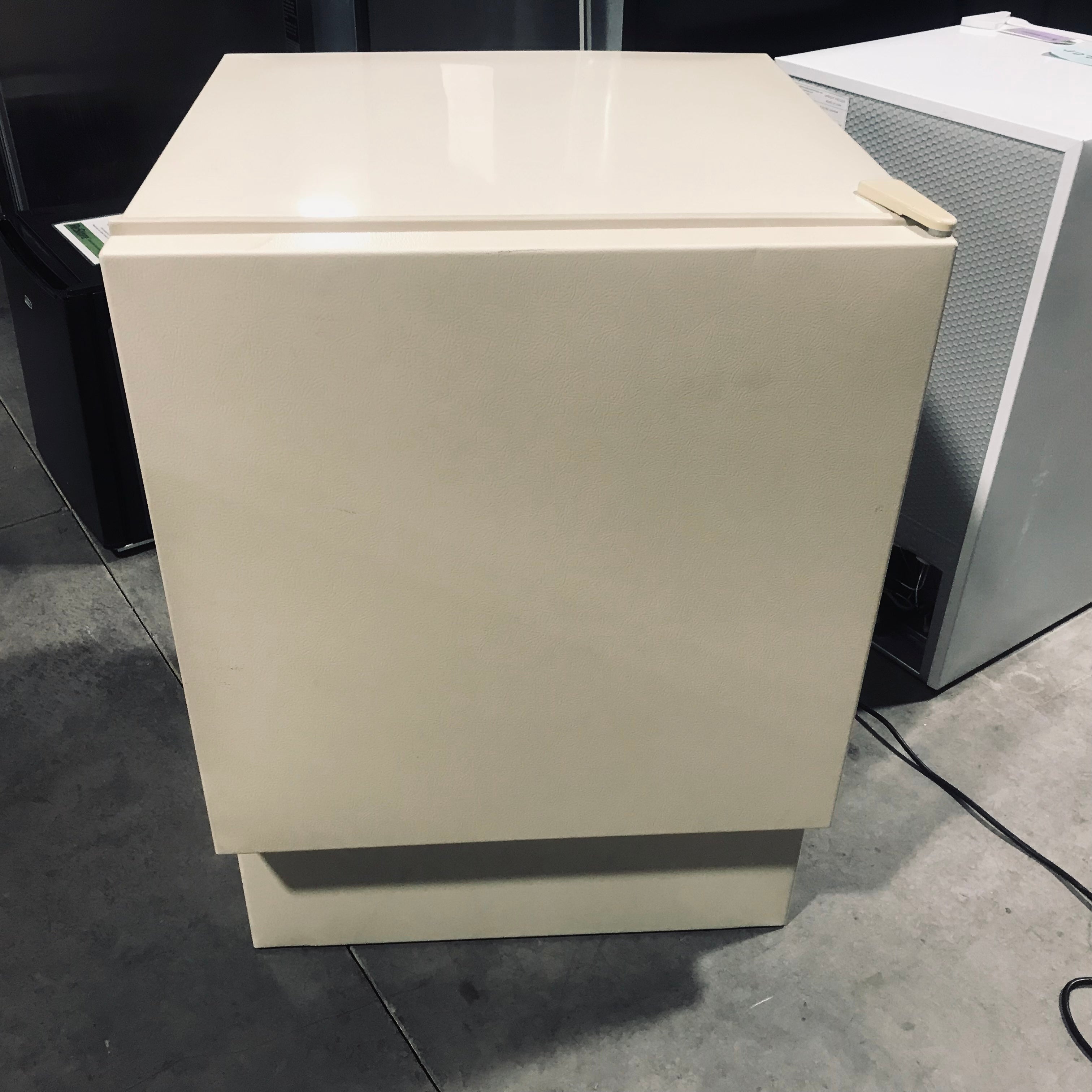 Kenmore Cream Self Standing Freezer 26"x 26"x 36"