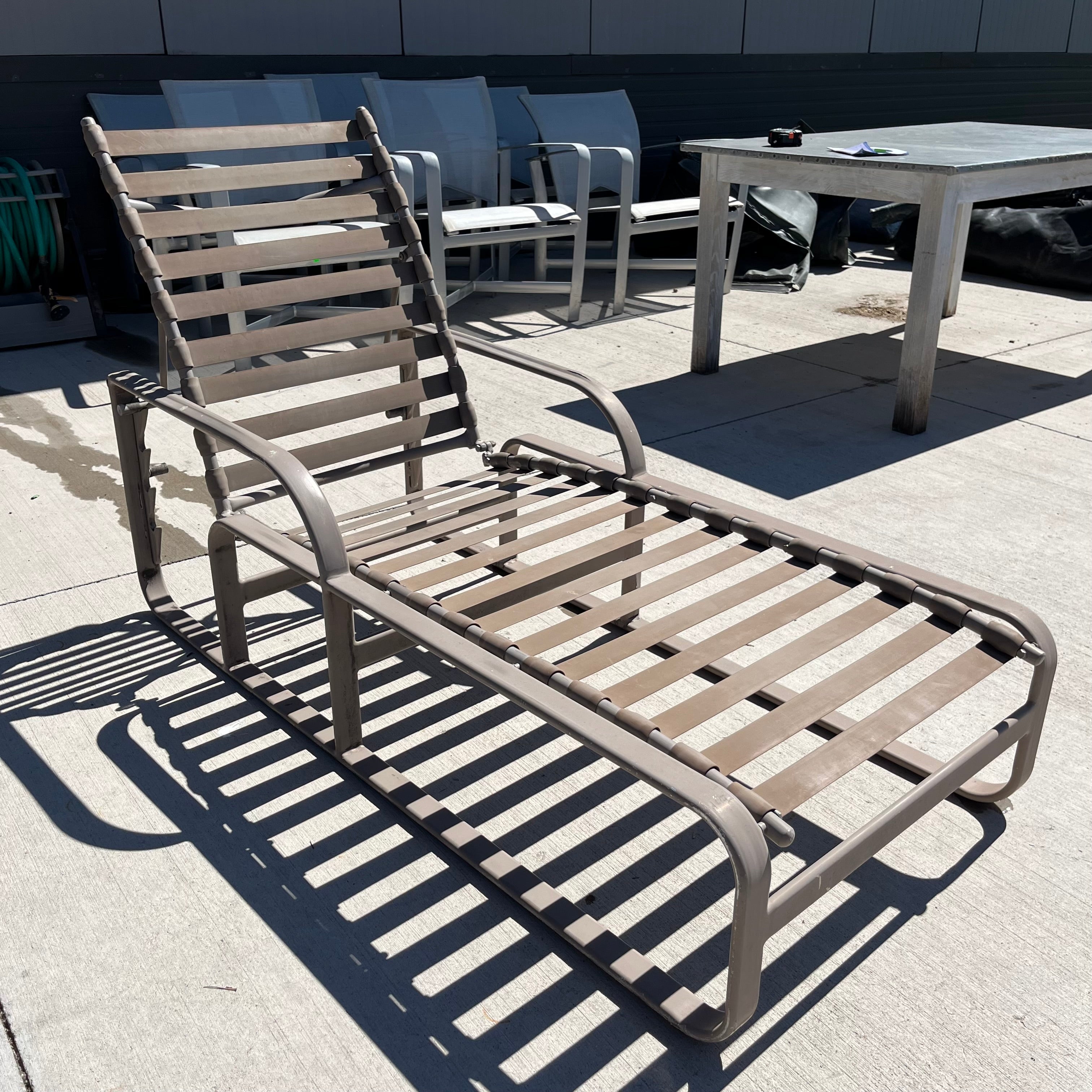 Brown Jordan Aluminum & Vinyl Straps Adjustable Back Patio Lounge Chair 26.5"x 72"x 32"